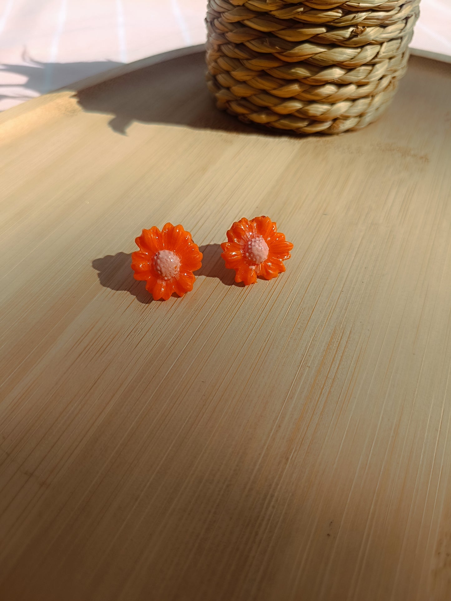 Clous d'oreilles " soleil corail "