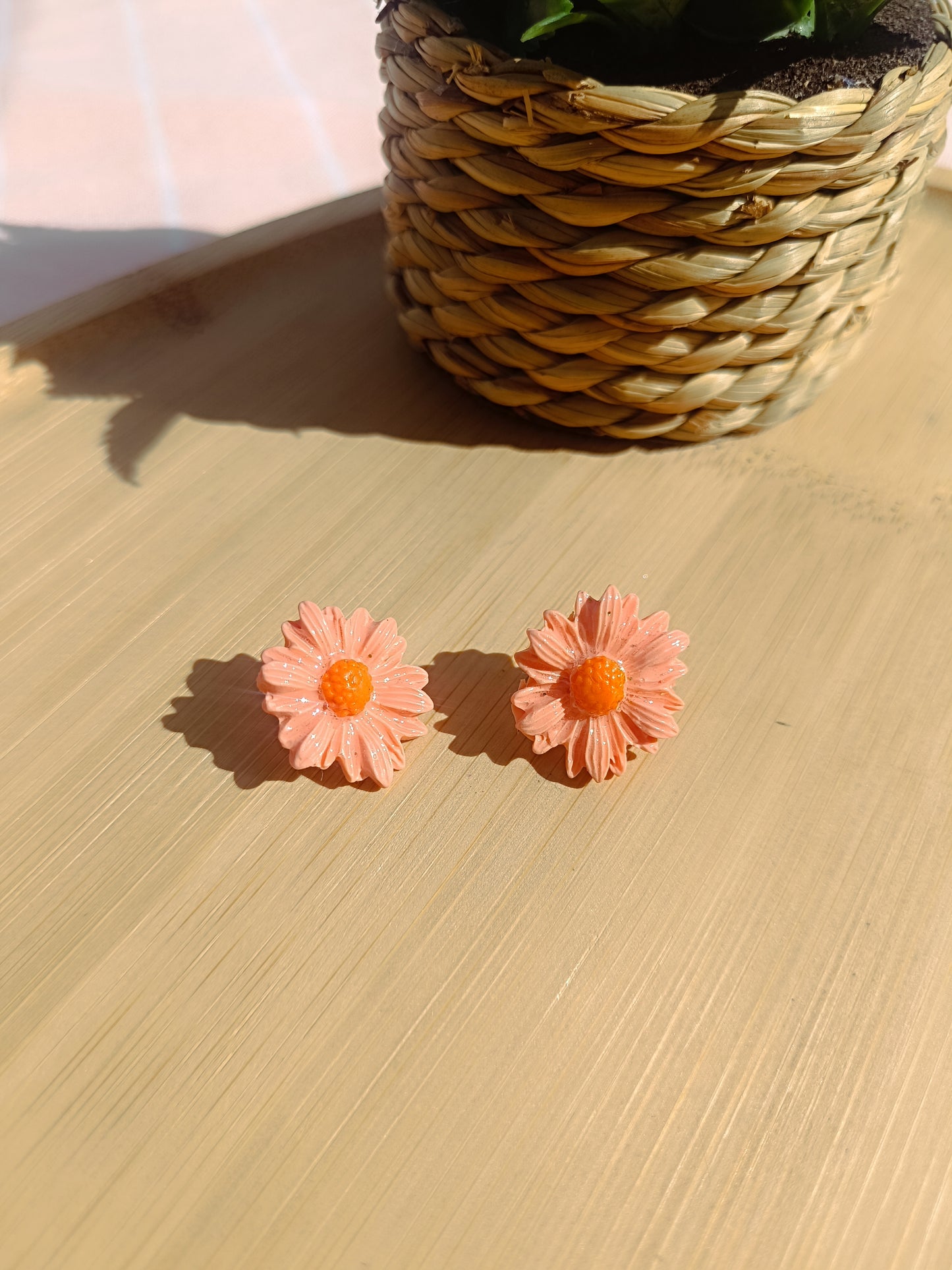 Clous d'oreilles " pêche rosée "