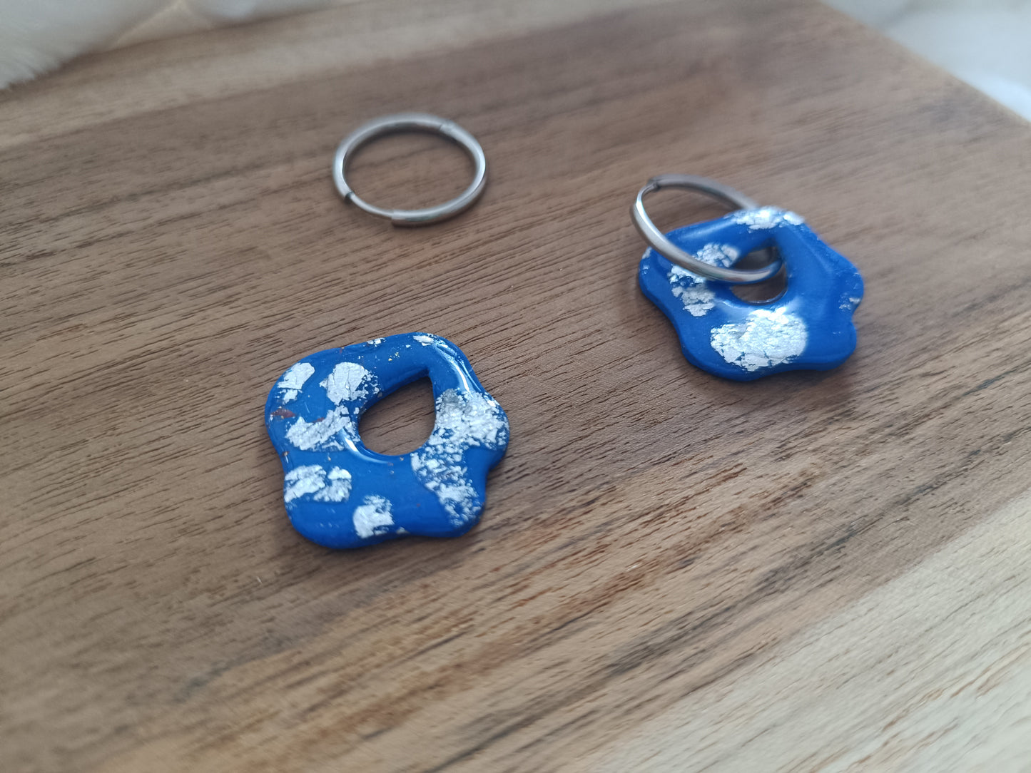 Pampilles " jade " bleu électrique et argenté