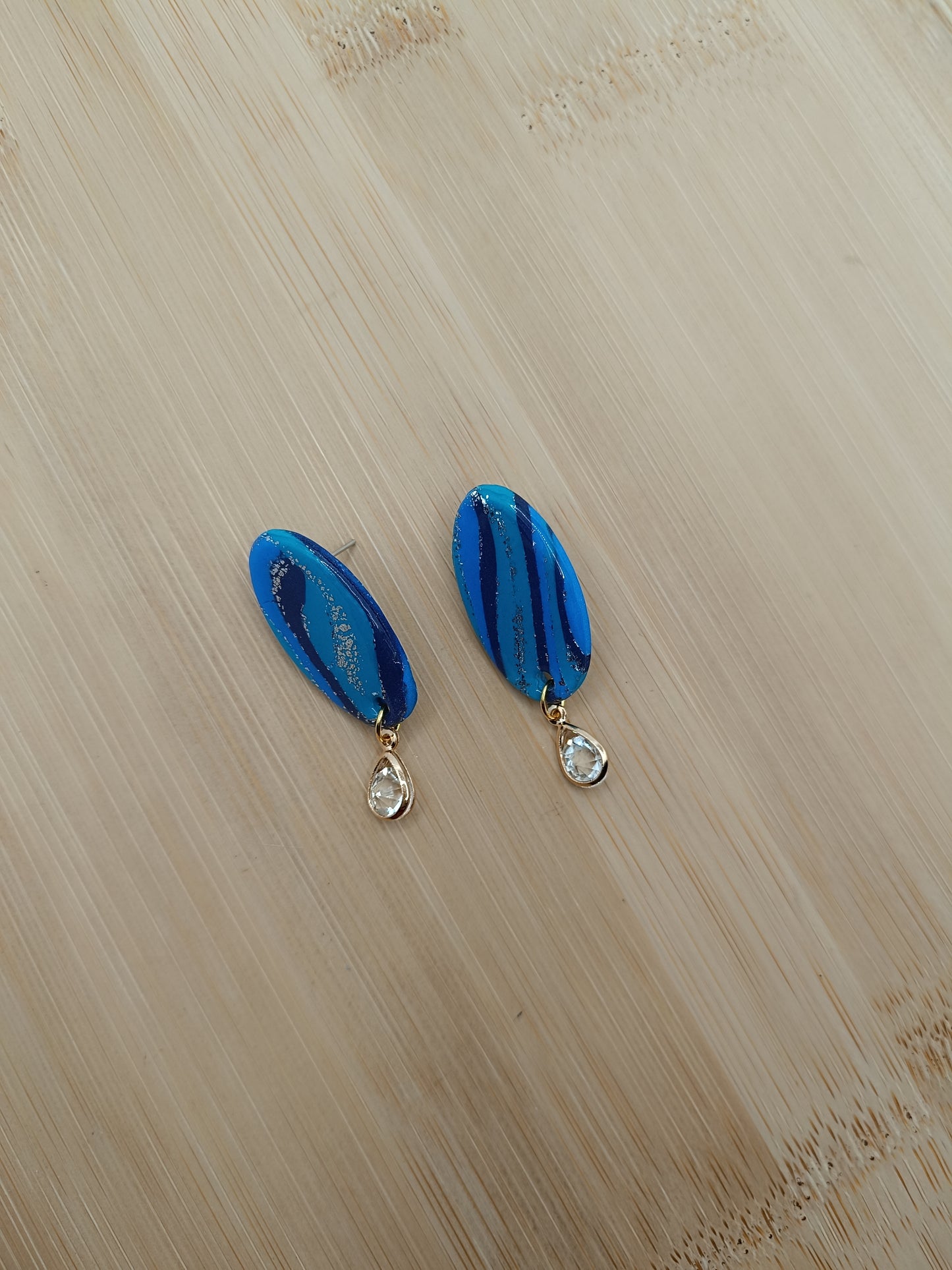 Boucles d'oreilles " Adele " trop bleu et strass