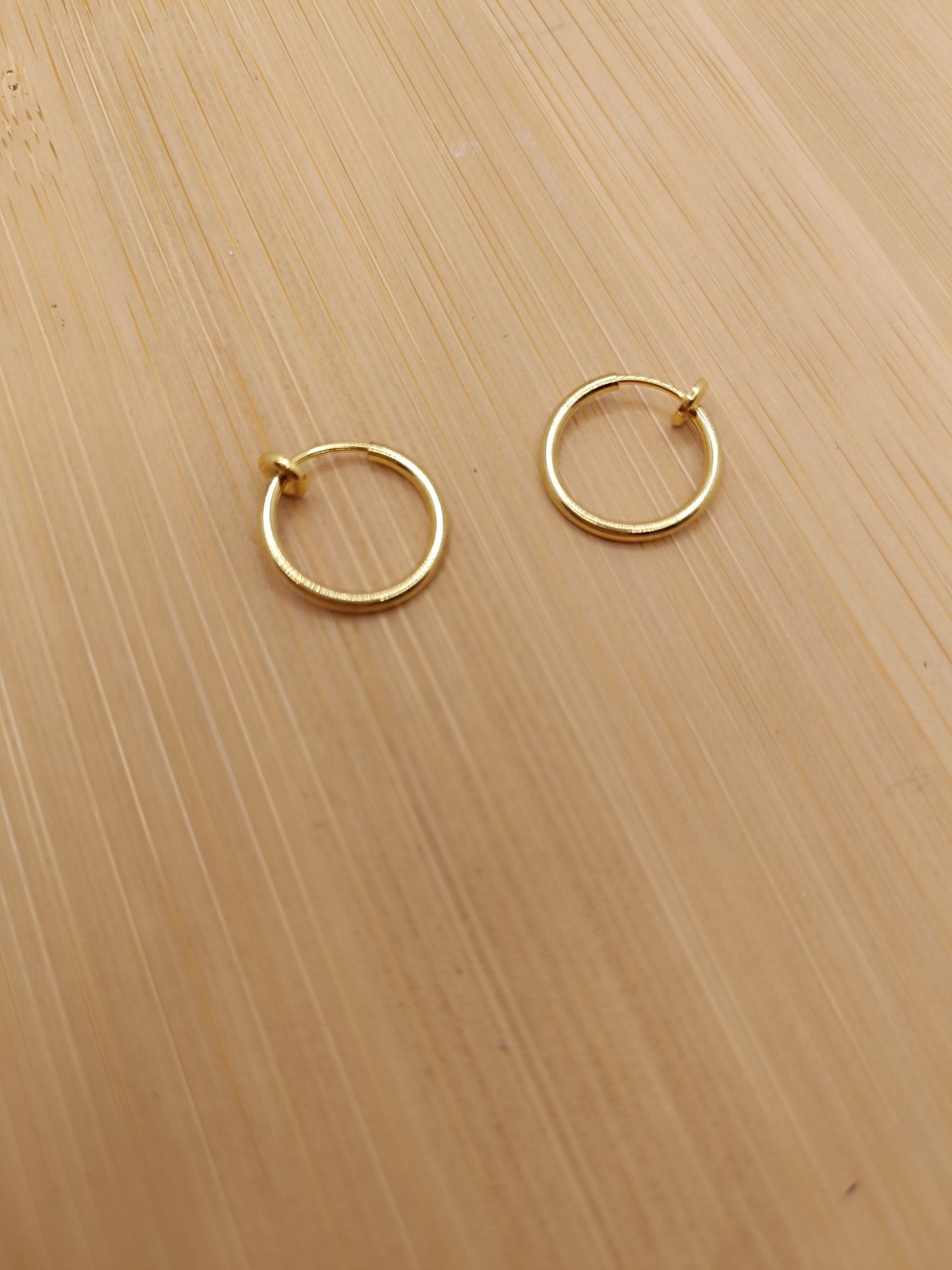 Créoles à clips dorées