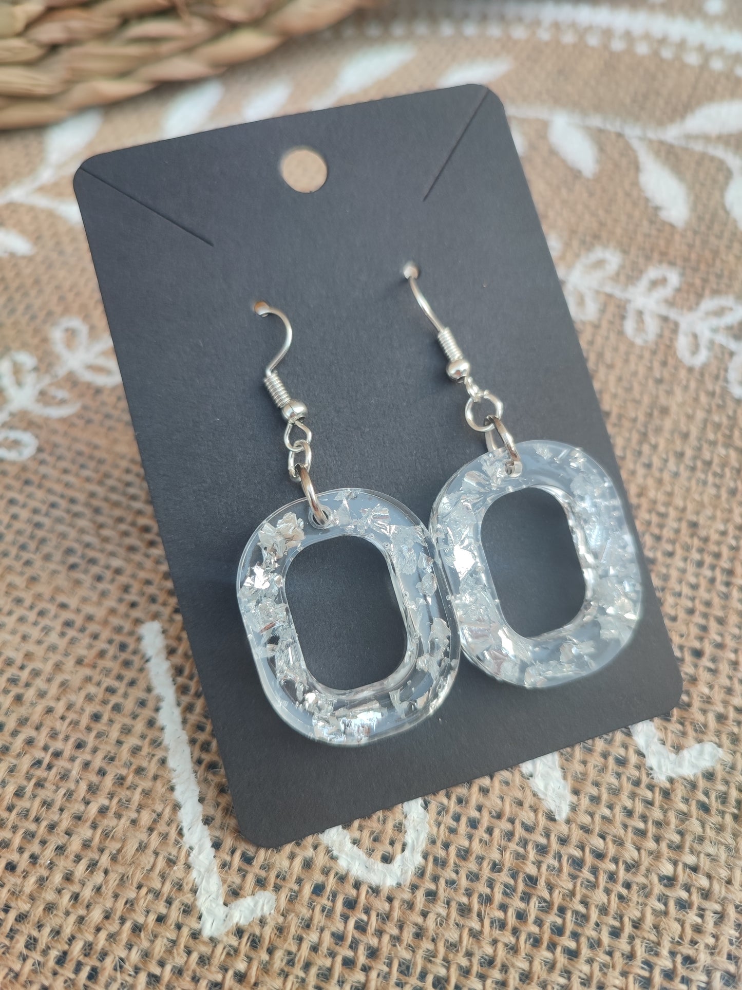 Boucles d'oreilles fantaisies carré arrondi argenté résine epoxy