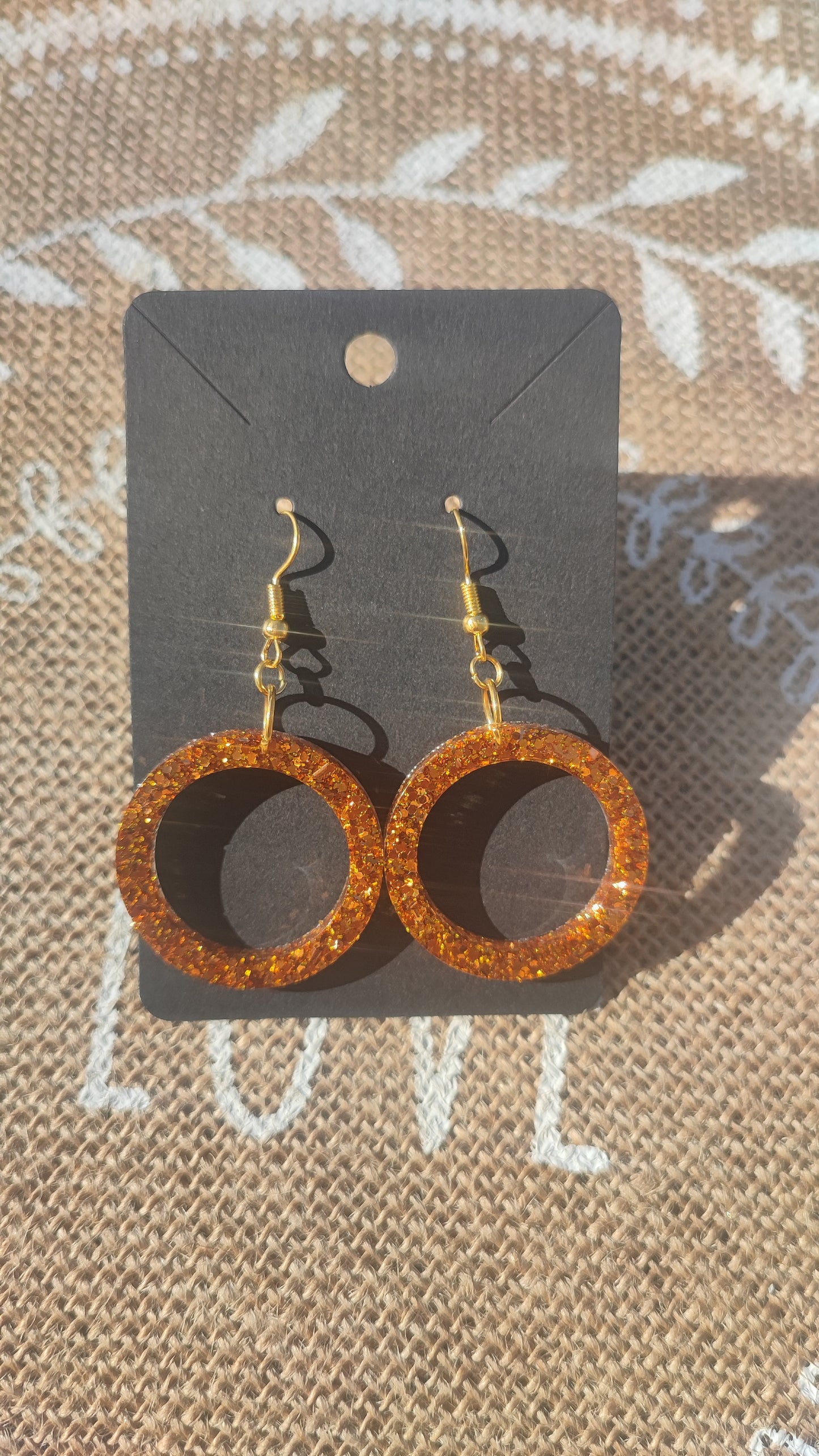 boucles d'oreilles anneaux en résine epoxy doré pailletés