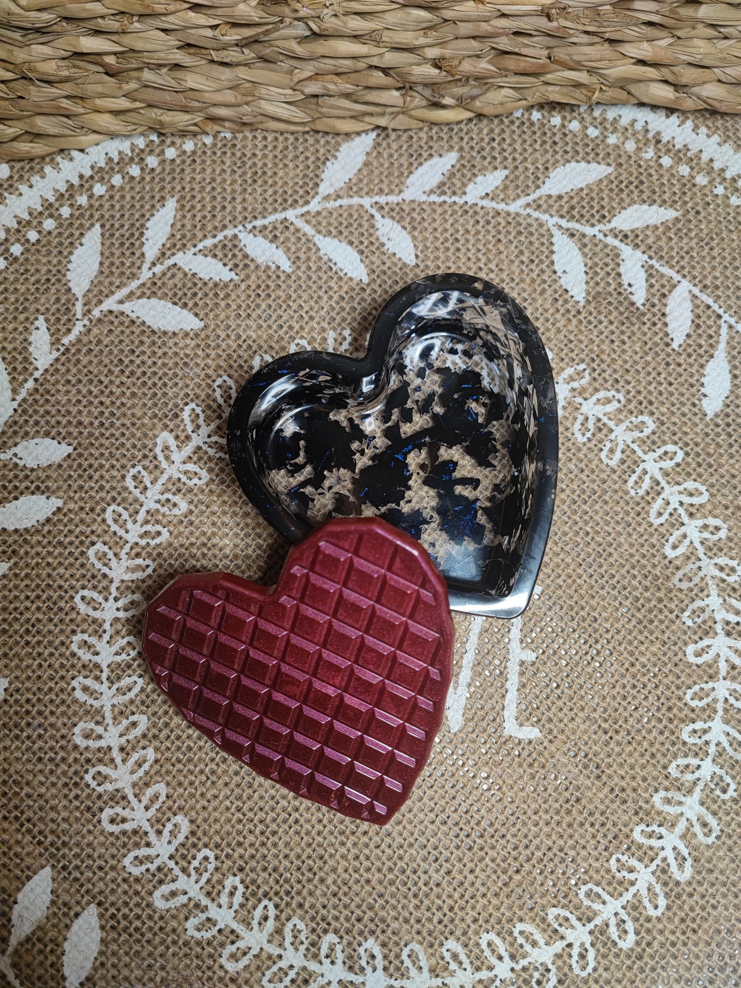 boite à bijoux coeur mauve pailleté avec feuille noir résine epoxy