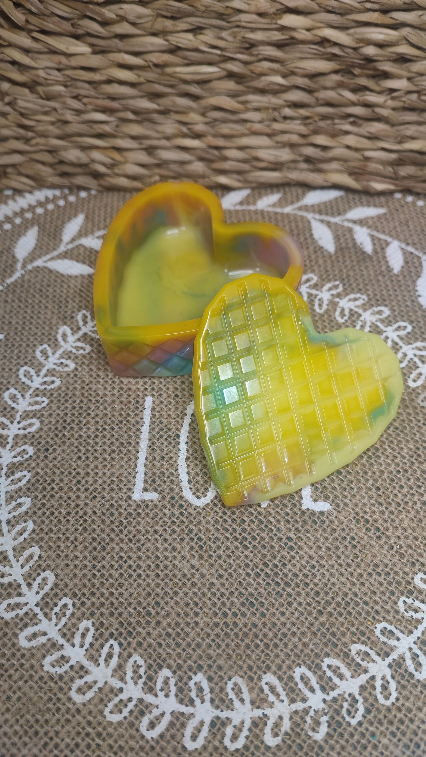 boite à bijoux coeur pastel en résine epoxy