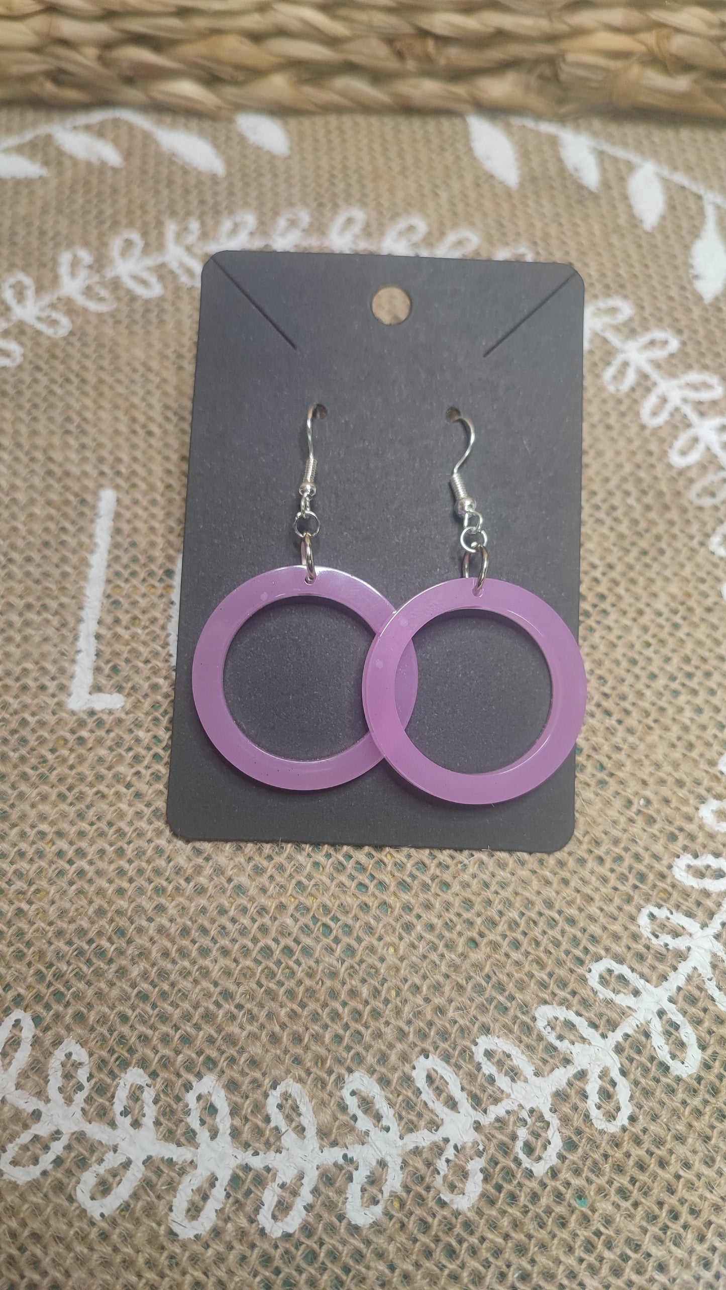 boucles d'oreilles anneaux rose pastel résine epoxy