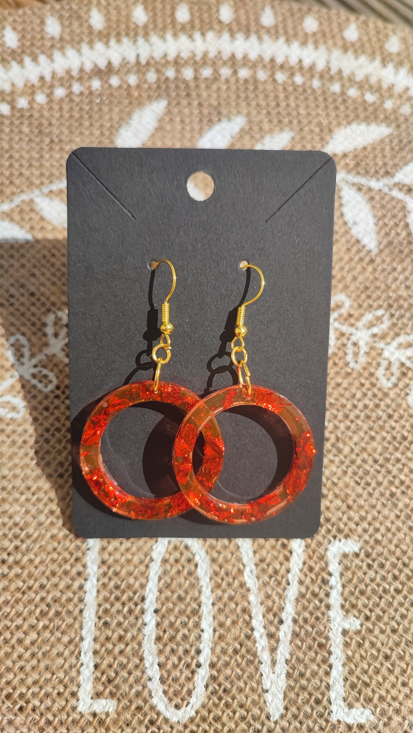 boucles d'oreilles anneaux feuille rouge résine epoxy