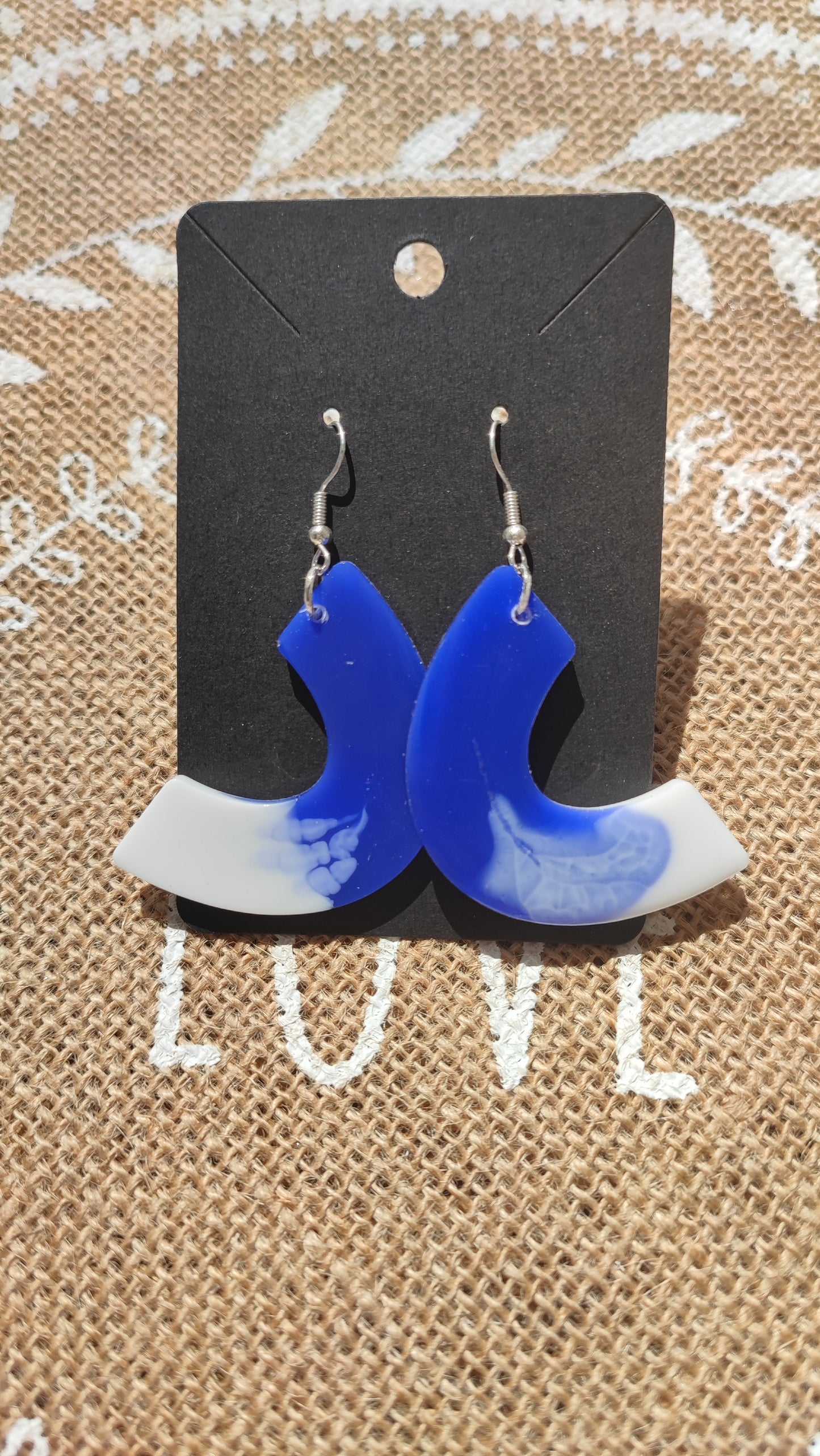 boucles d'oreilles demi lune en résine epoxy