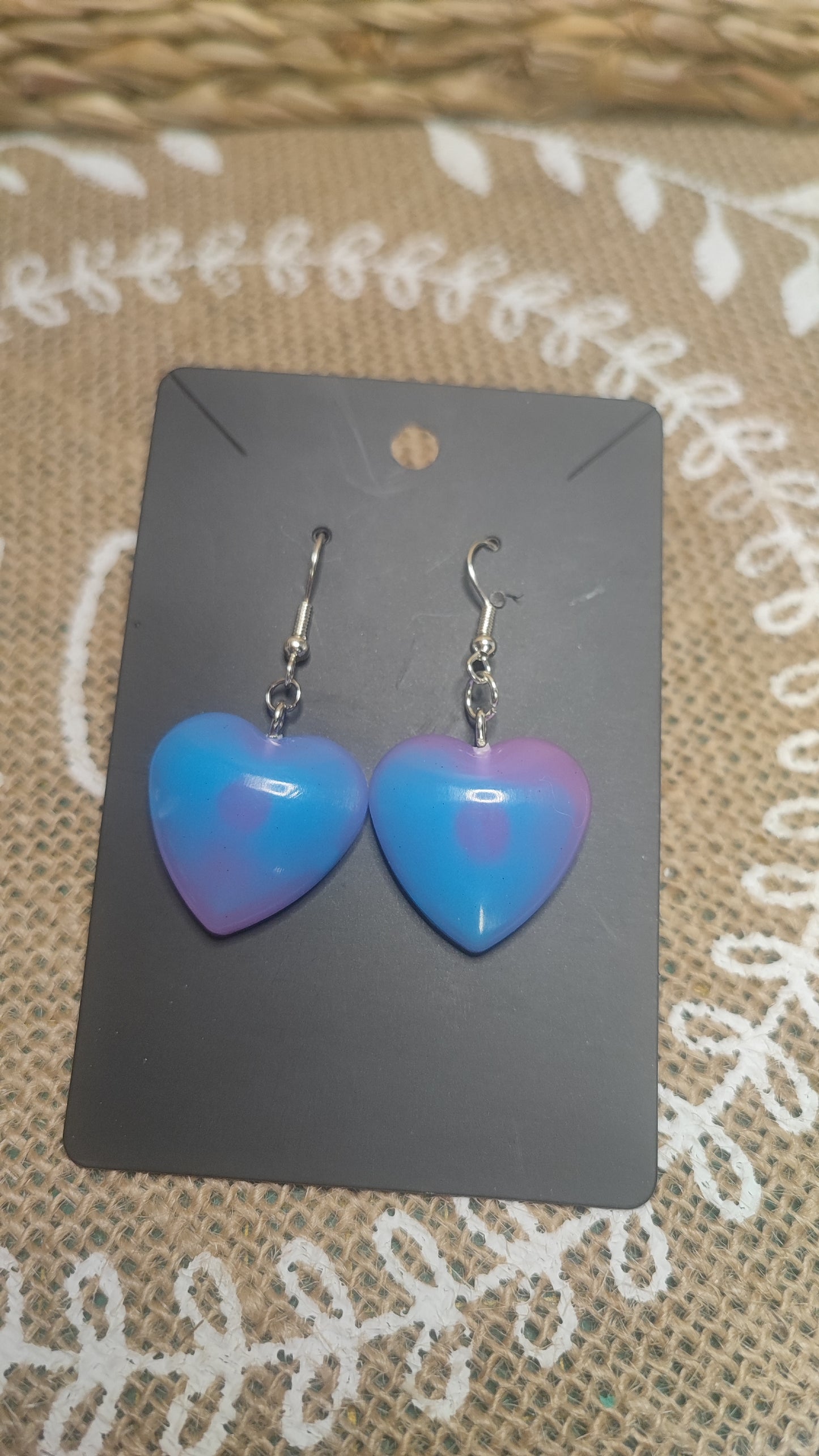 boucles d'oreilles coeur ( grand format ) rose et bleu résine epoxy