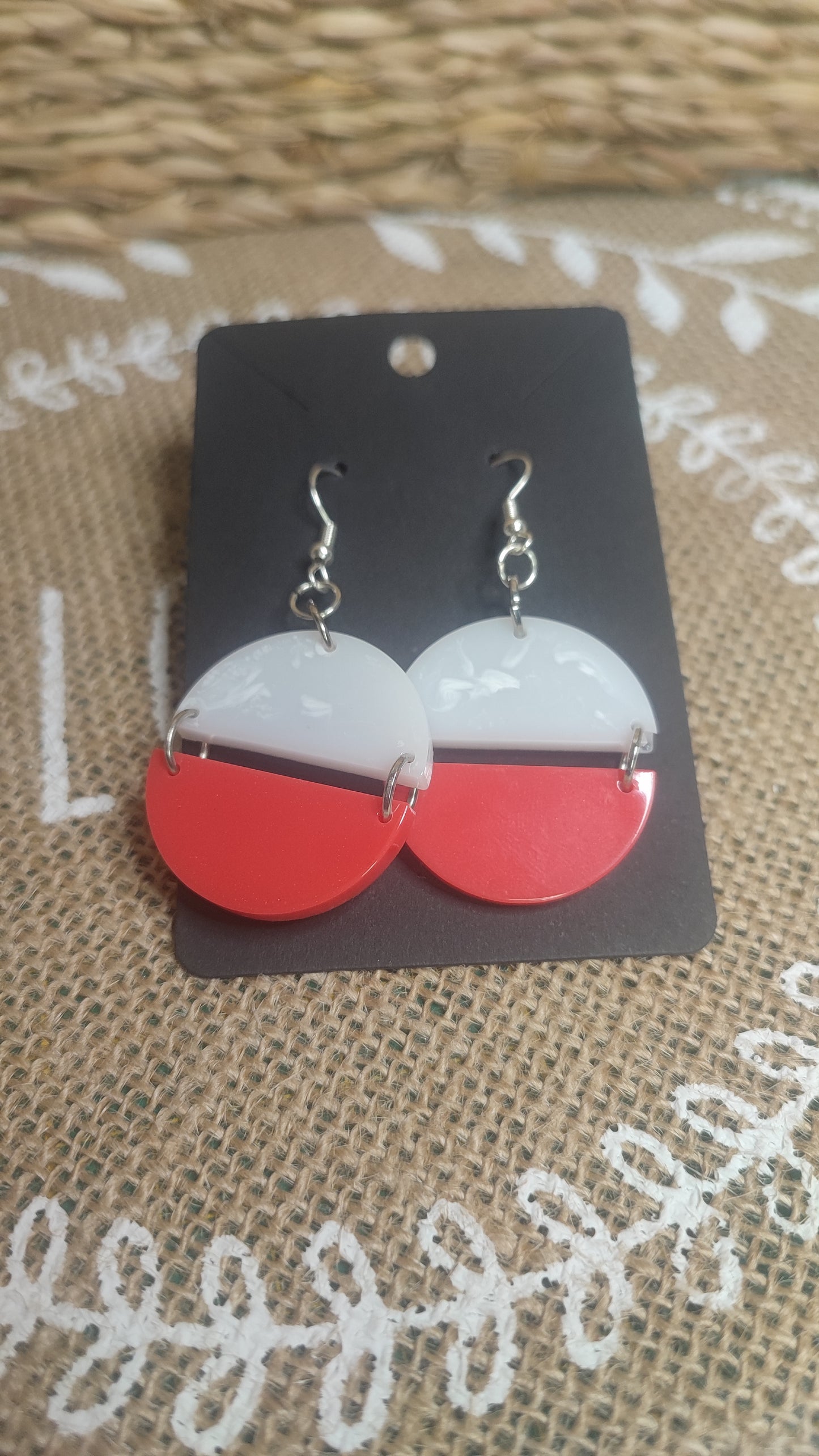 boucles d'oreilles demi sphère fantaisie blanche et rouge résine epoxy