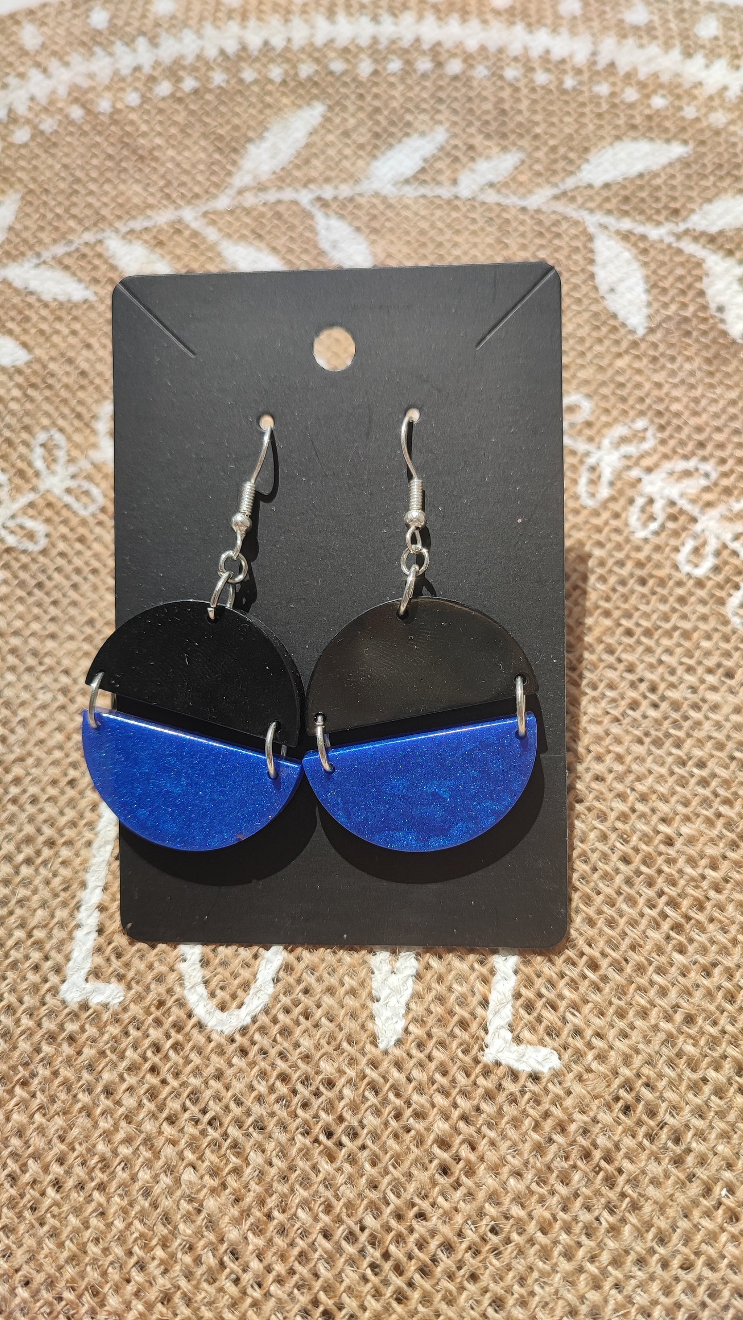boucles d'oreilles demi sphère bleu et noir résine epoxy