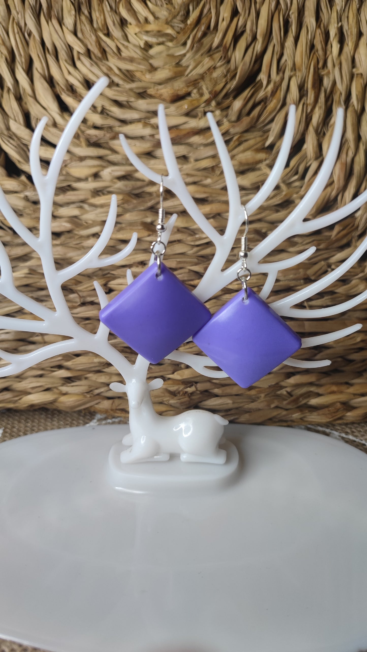 boucles d'oreille fantaisies losange en résine epoxy