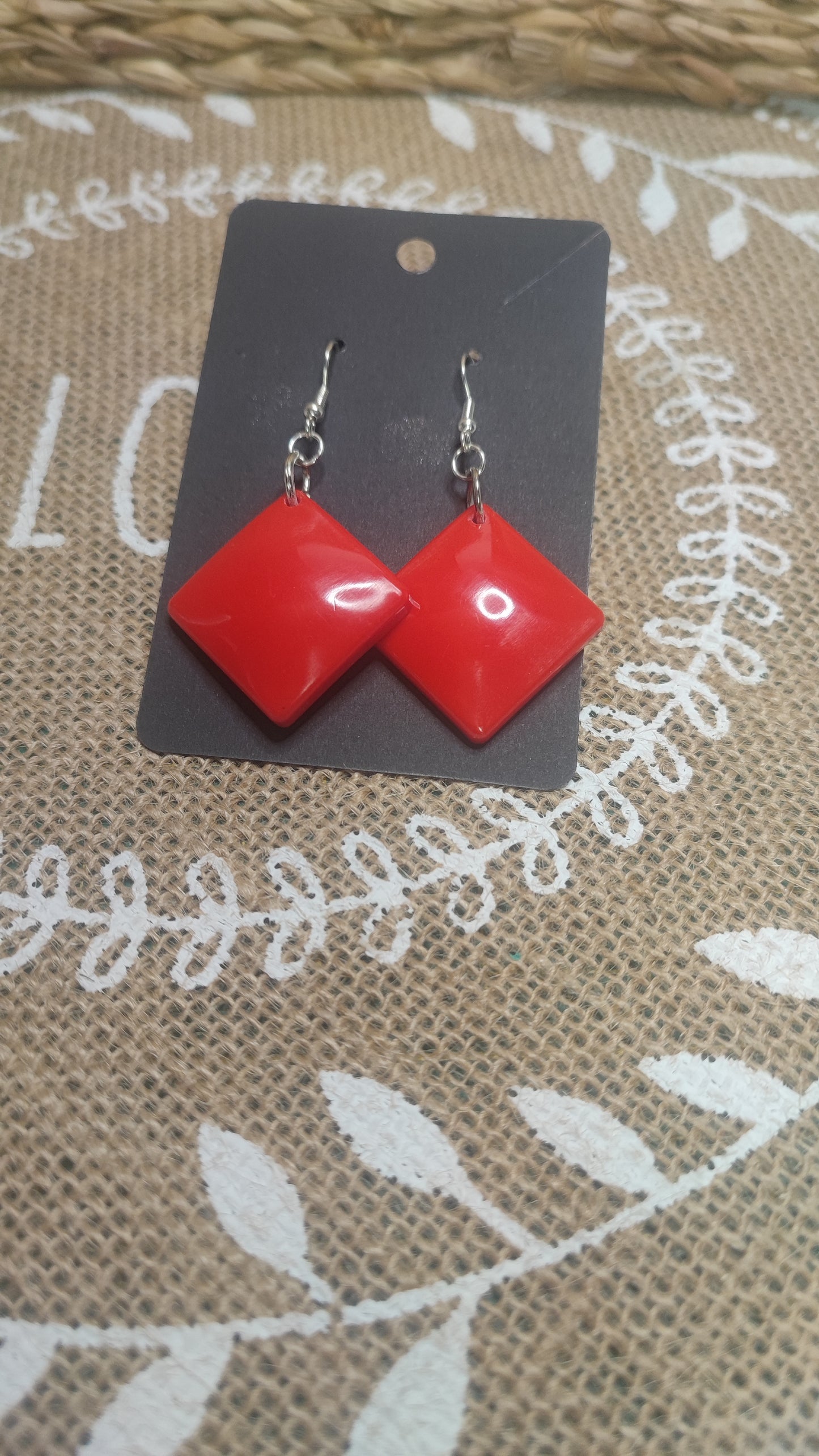 boucles d'oreilles losange ( grand format ) rouge résine epoxy