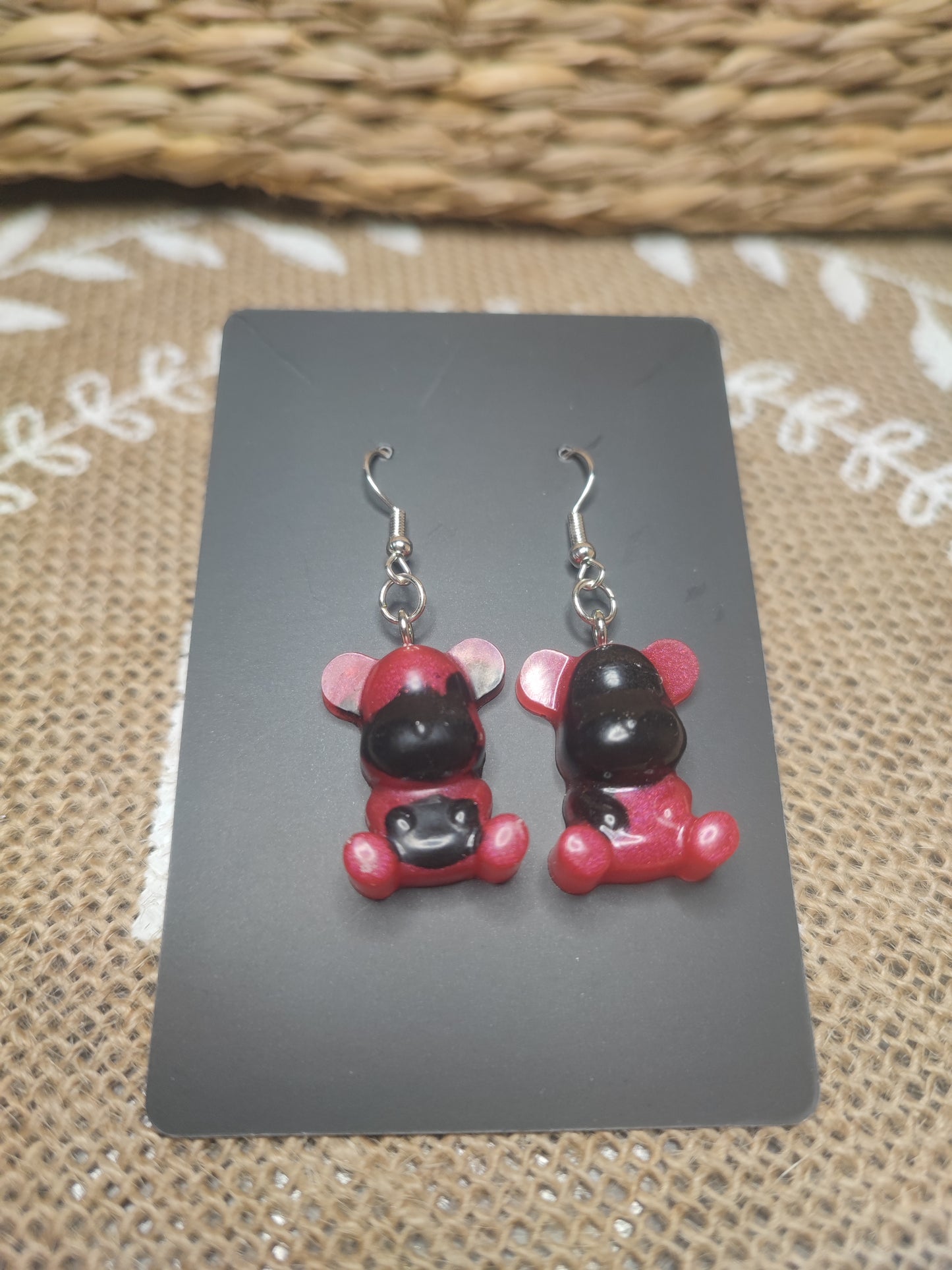 boucles d'oreilles ourson noir et rouge résine epoxy