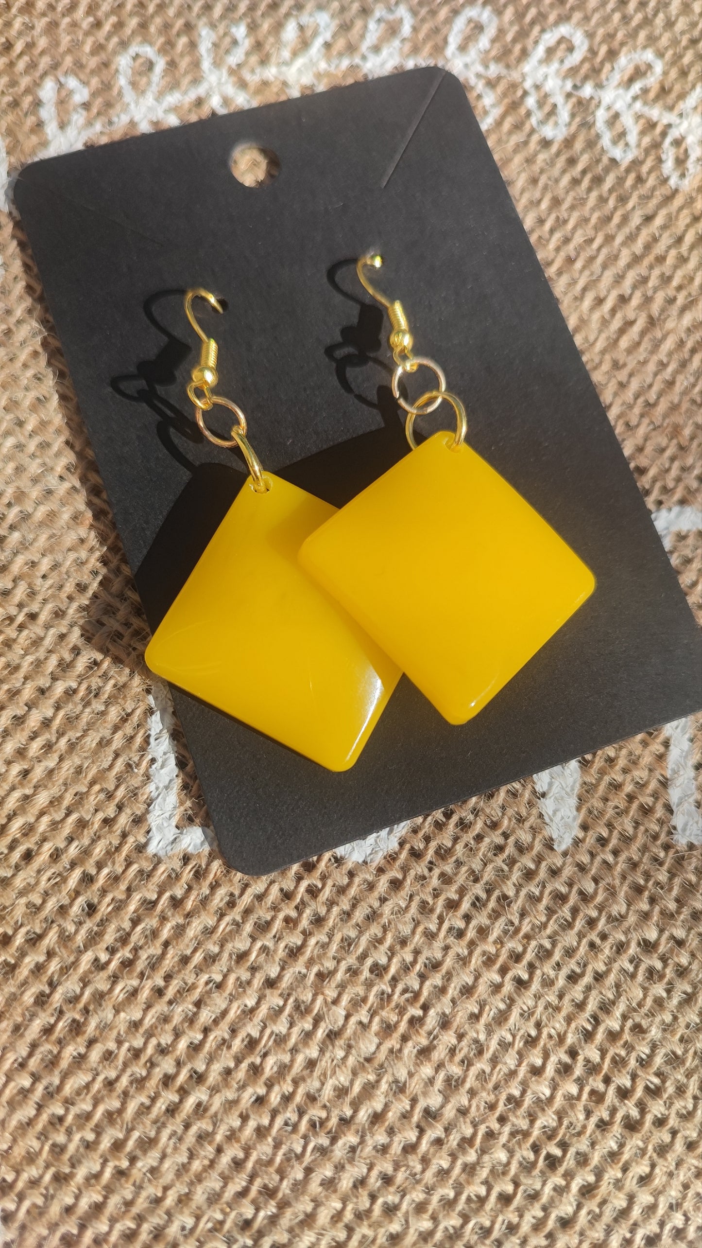 boucles d'oreilles losange ( grand format ) jaune ginger résine epoxy