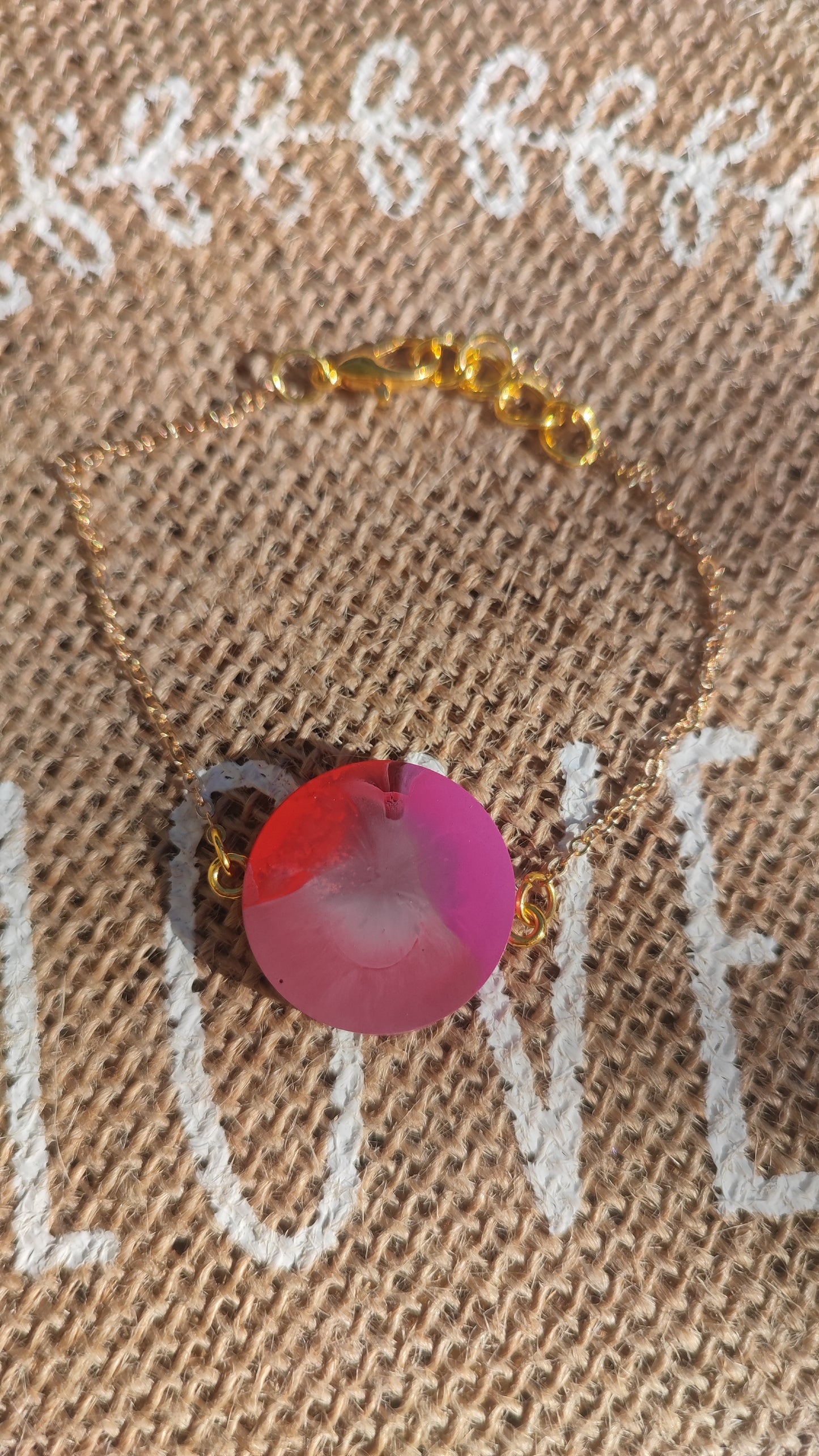 bracelet rose rouge en résine epoxy