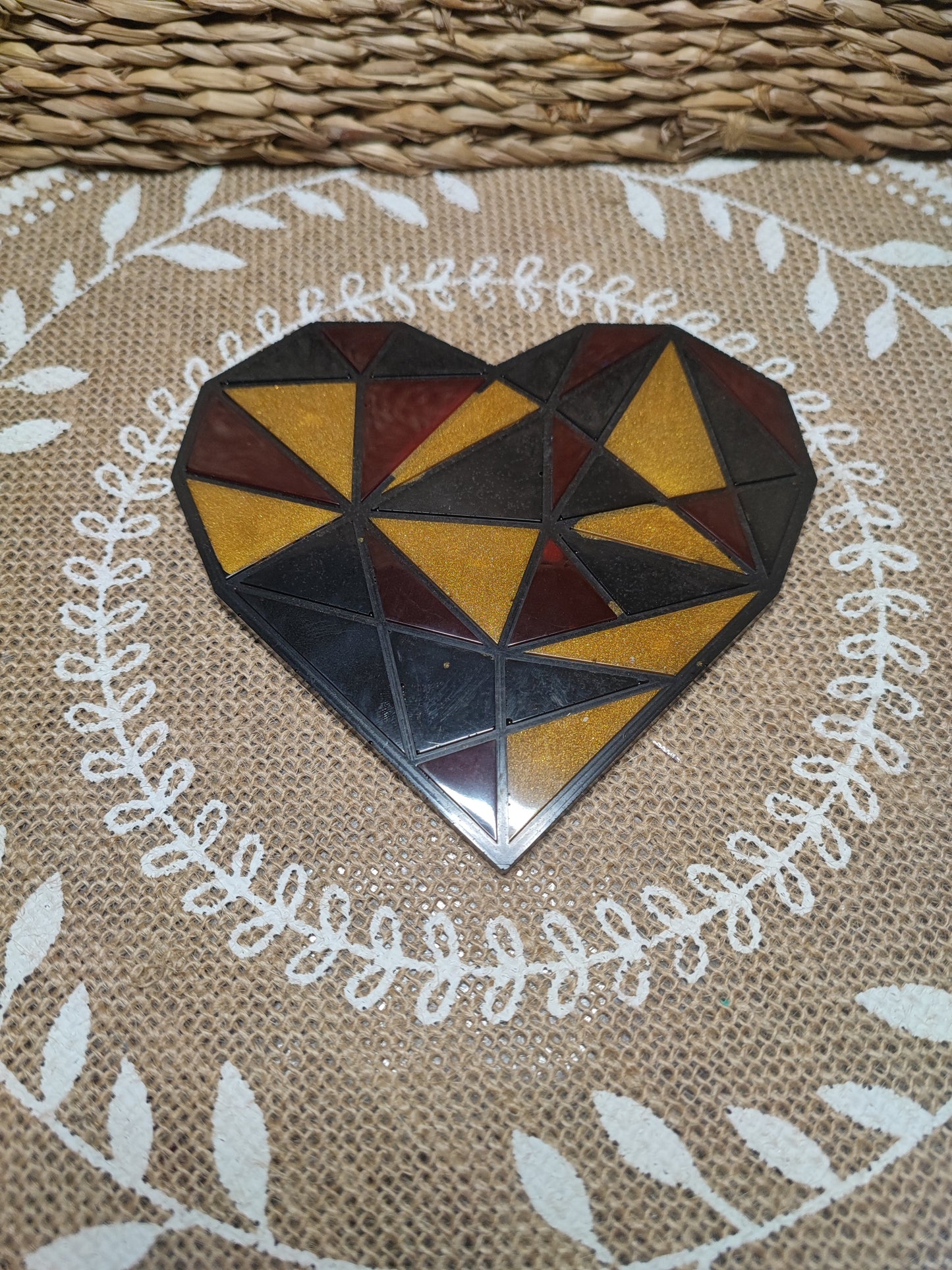 coeur à suspendre noir rouge et or résine epoxy