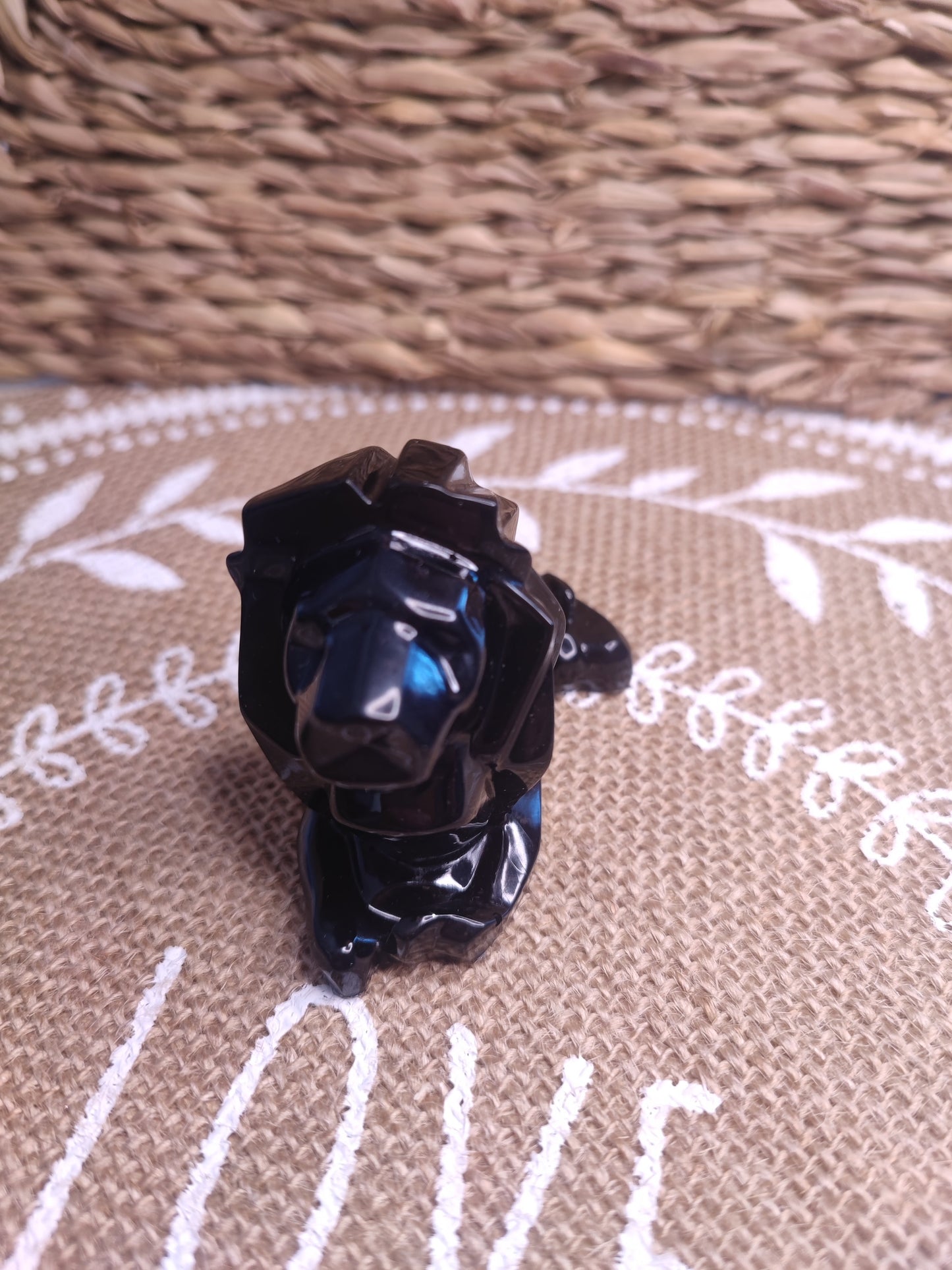 figurine lion noir opaque résine epoxy