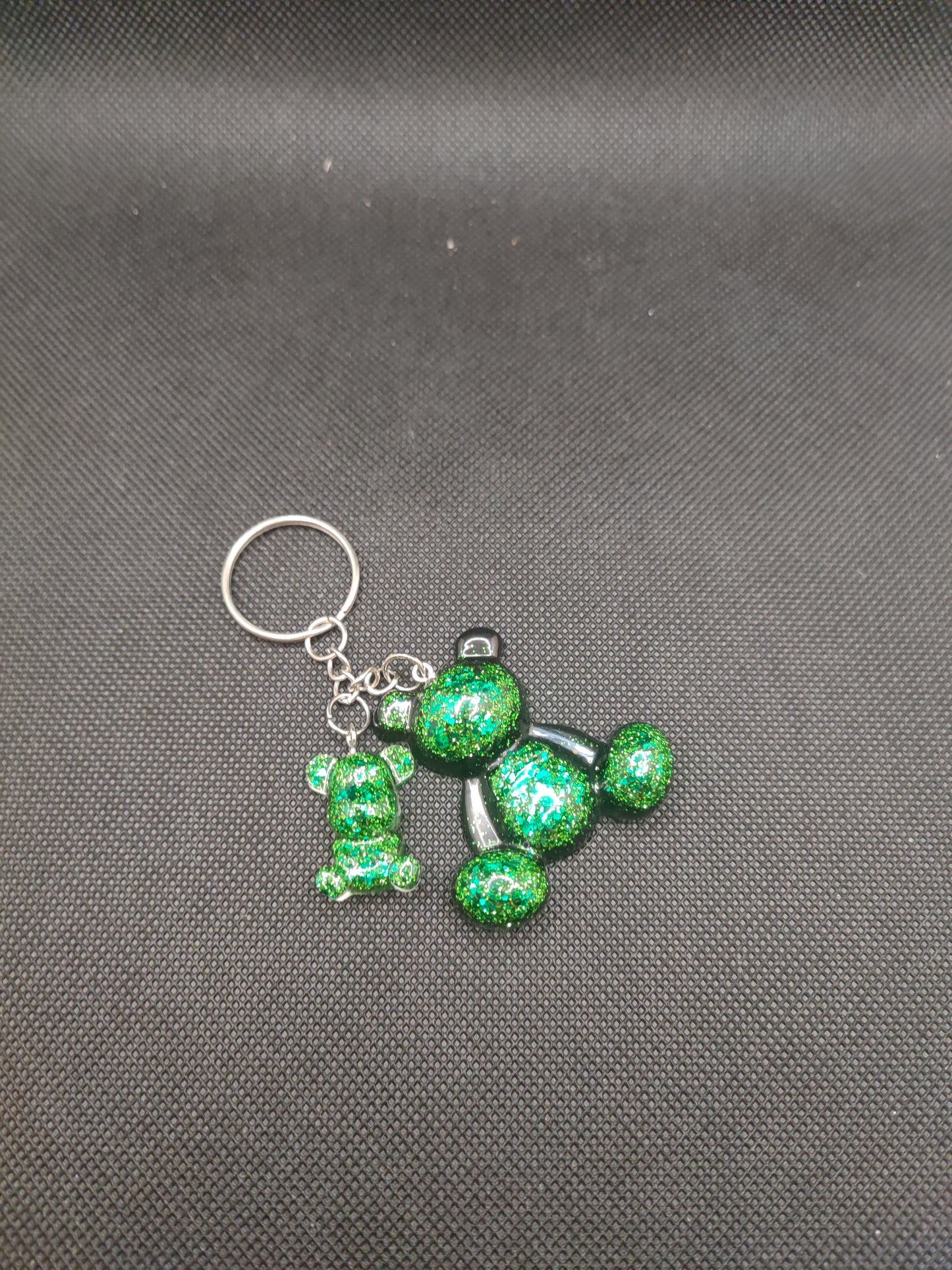 porte clé maman ours noir et vert pailleté avec ourson vert pailleté résine epoxy