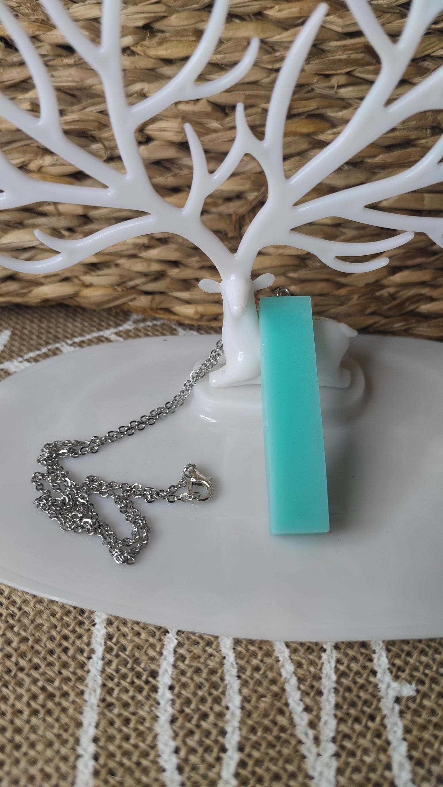 pendentif bâton en résine epoxy