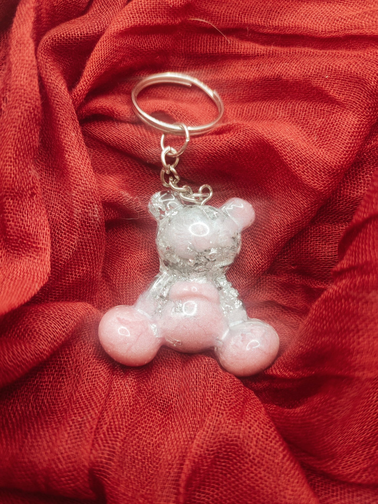 porte clé maman ours rose cerisier et feuille argentée résine epoxy