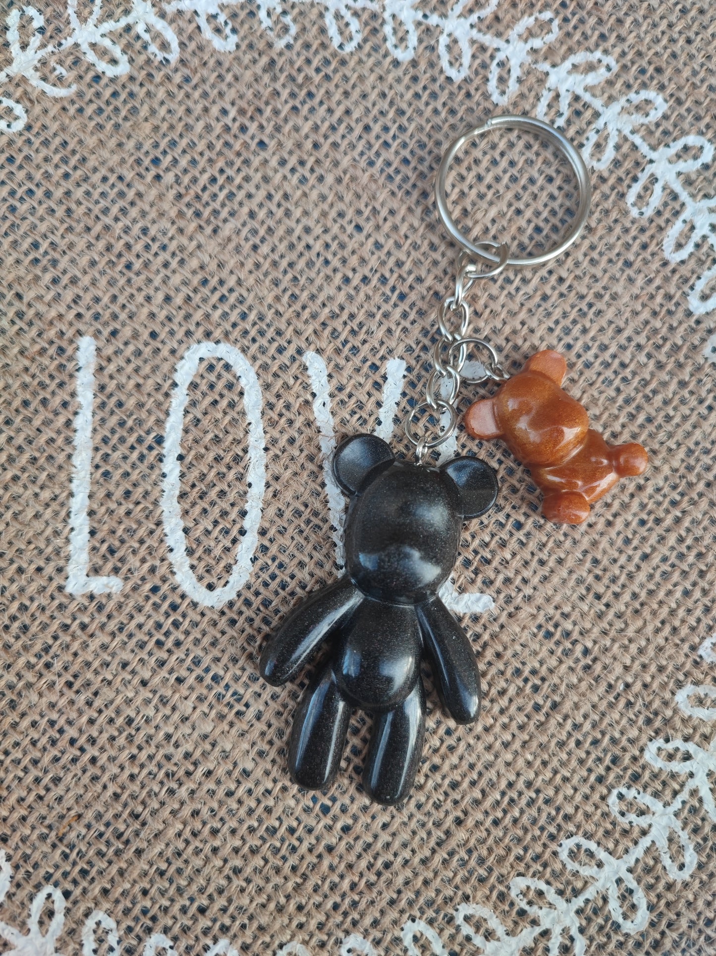 porte clé papa ours noir opaque avec ourson marron résine epoxy