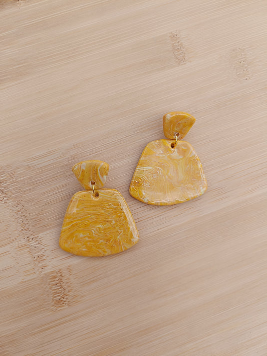 Boucles d'oreilles " jeanne " jaune nacré