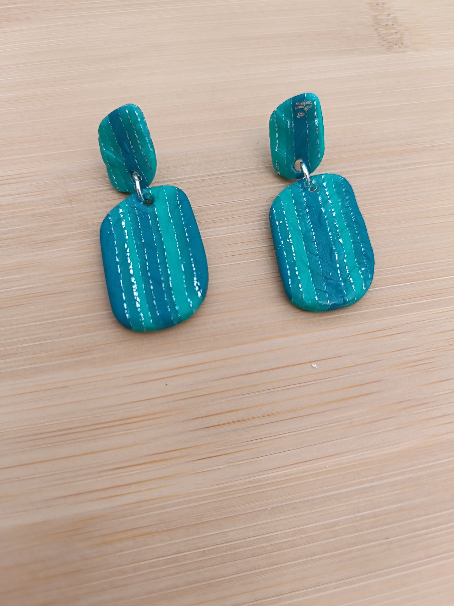 Boucles d'oreilles " nora " vert lagon et argenté