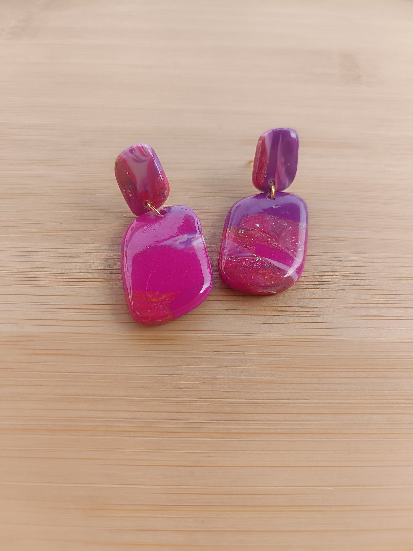 Boucles d'oreilles " nora " violette, blanche et rose