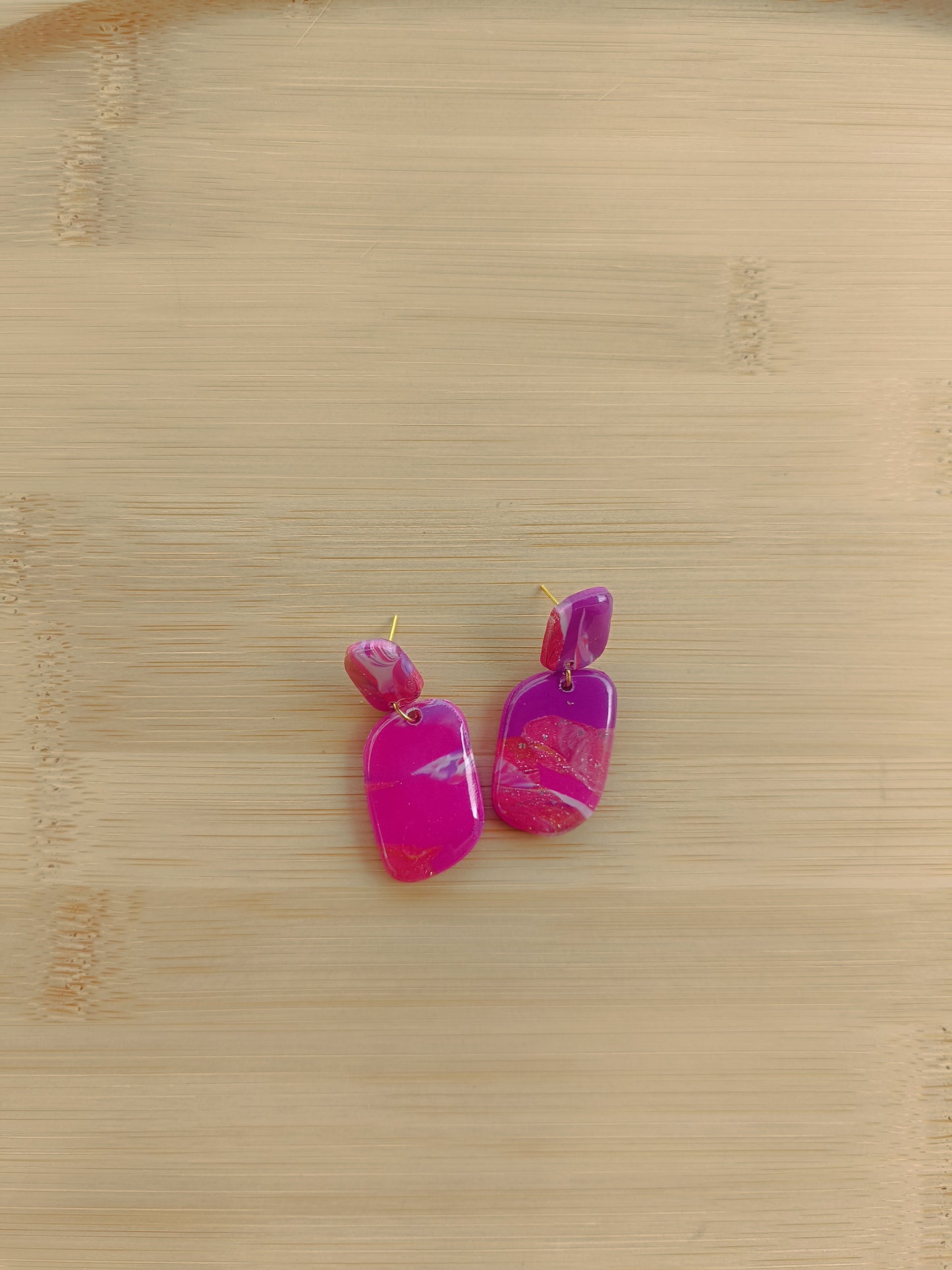 Boucles d'oreilles " nora " violette, blanche et rose