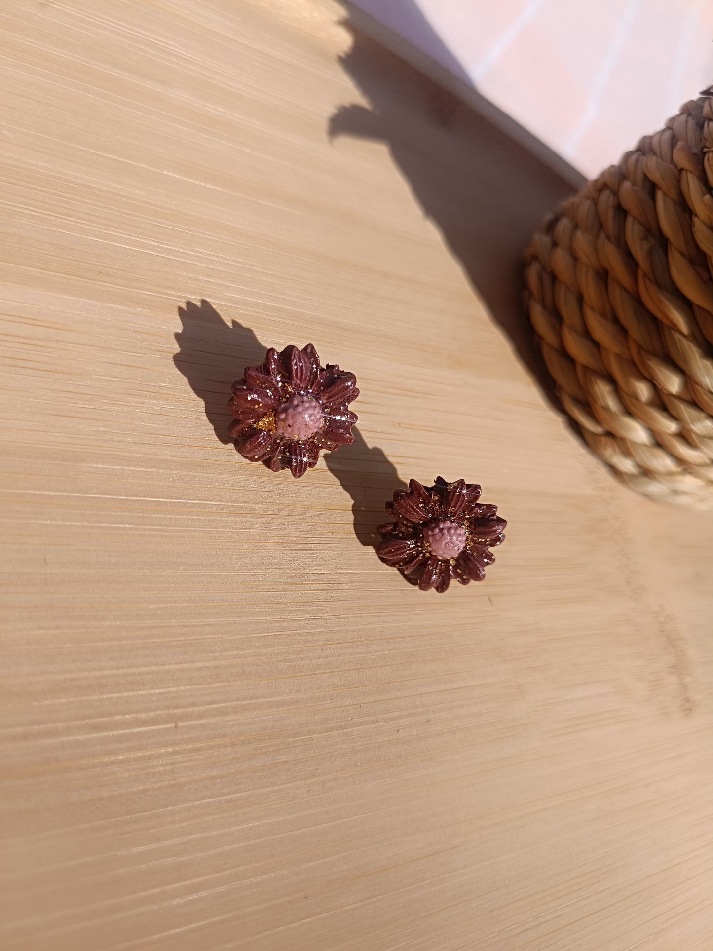 Clous d'oreilles " prune sauvage "