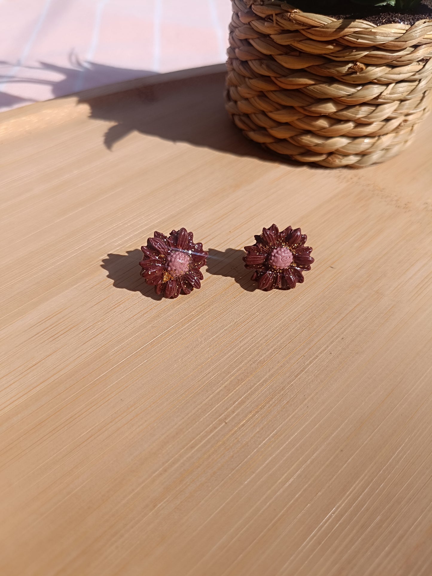 Clous d'oreilles " prune sauvage "