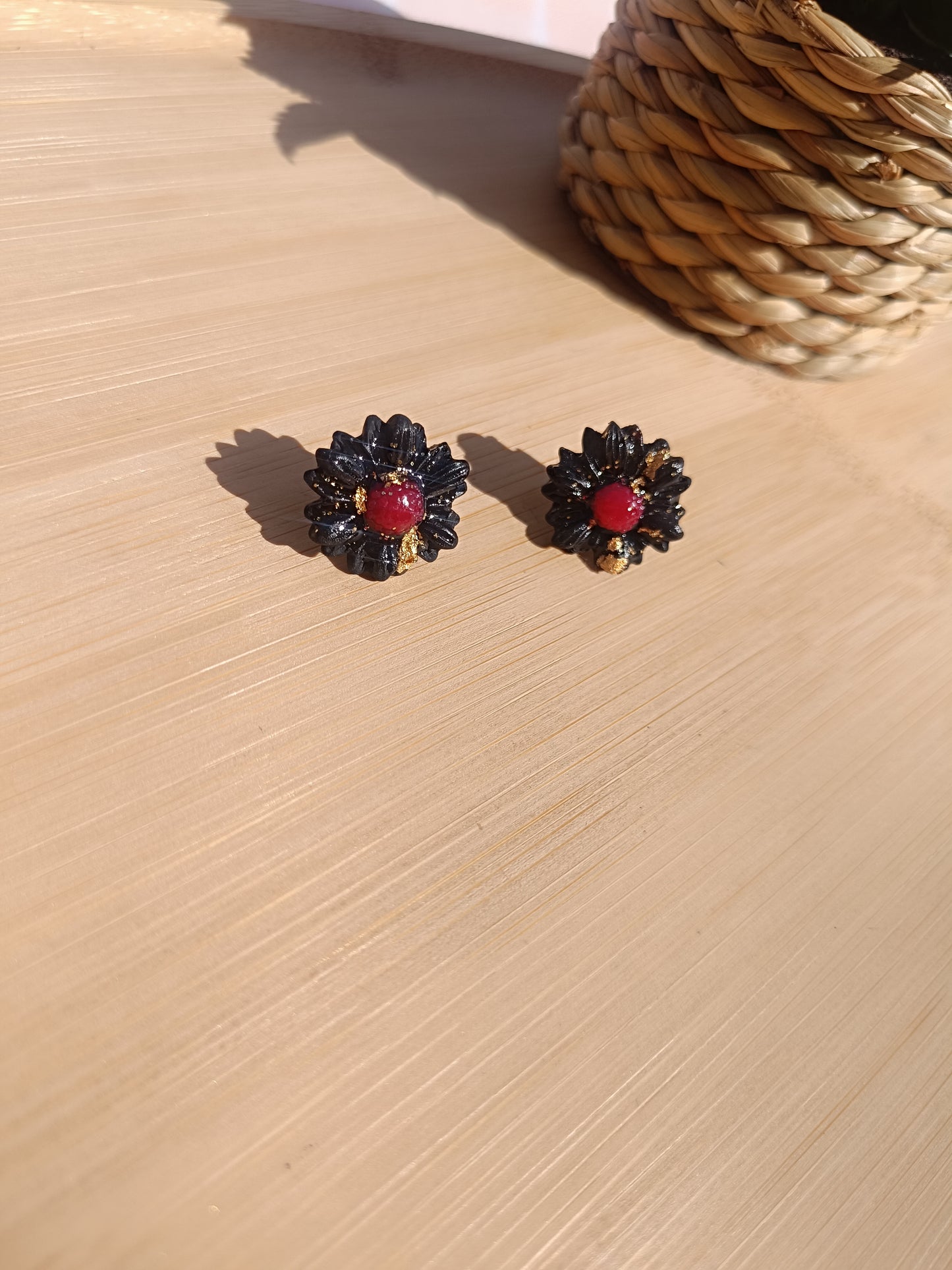 Clous d'oreilles " Rubis de minuit "