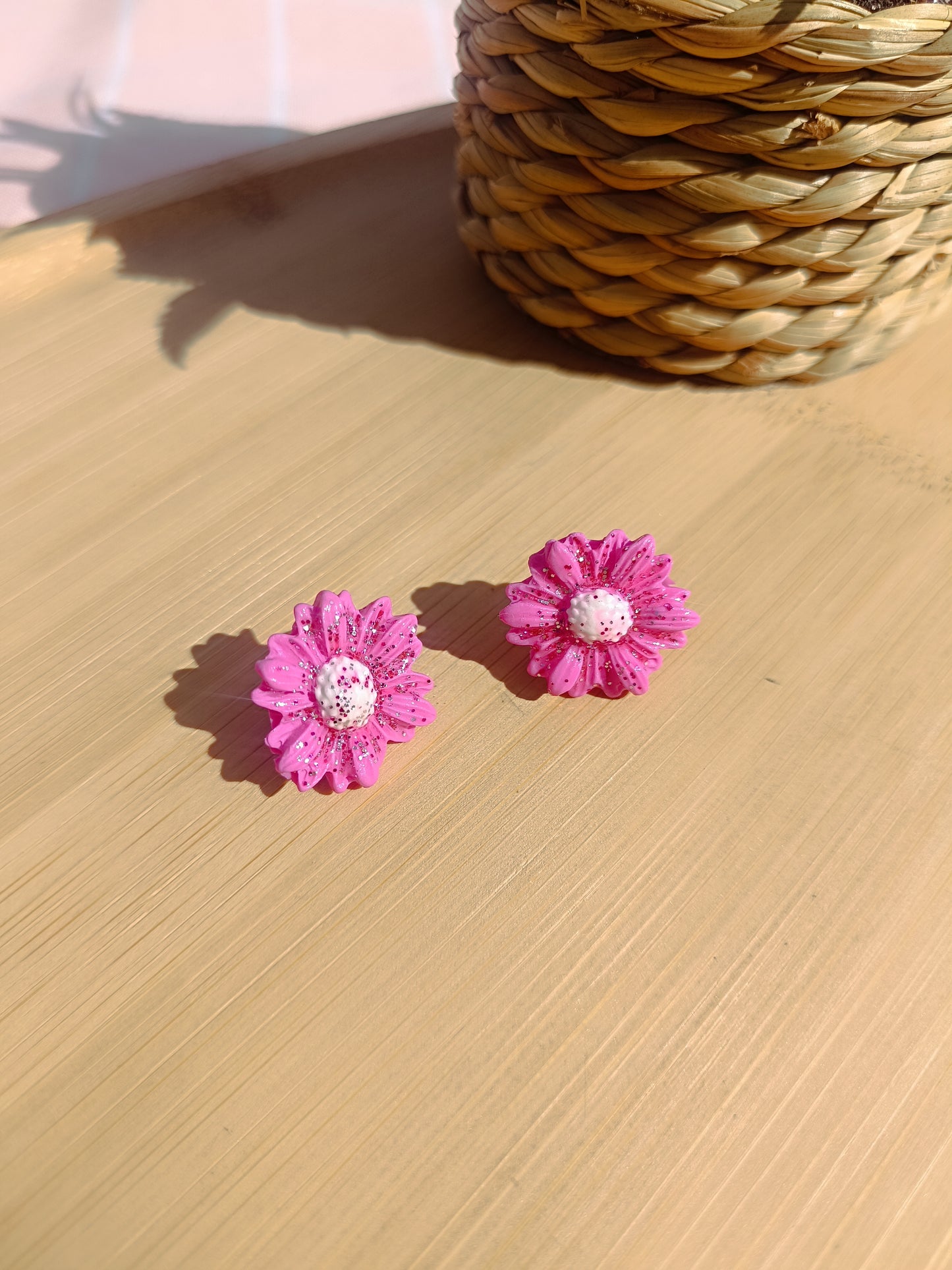 Clous d'oreilles "framboise pailletée
