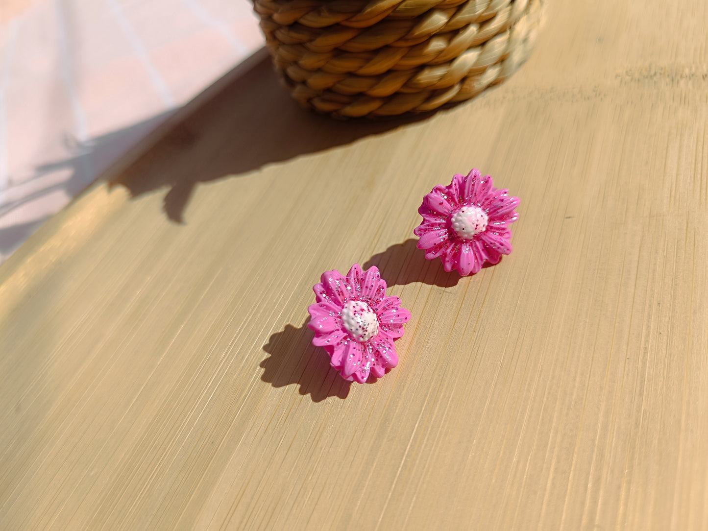 Clous d'oreilles "framboise pailletée
