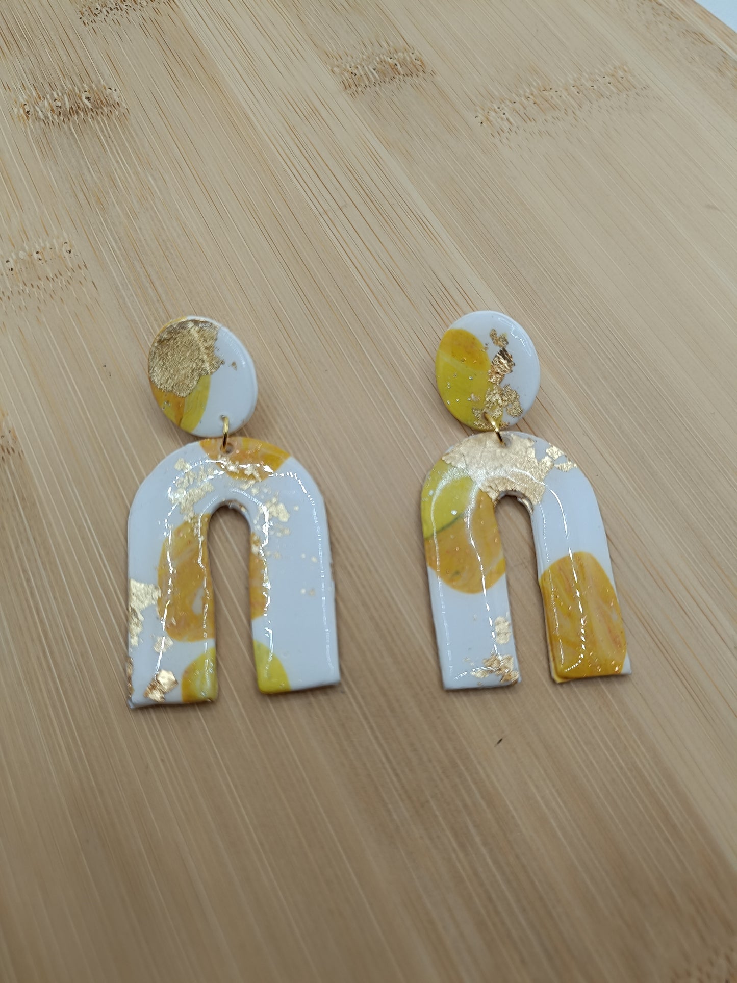Boucles d'oreilles " melina " blanche/jaunes et doré