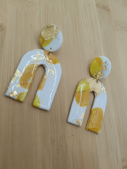 Boucles d'oreilles " melina " blanche/jaunes et doré