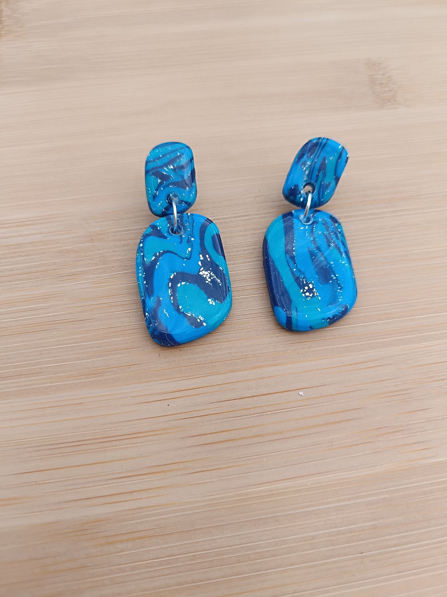 Boucles d'oreilles " nora " bleu profond et argenté