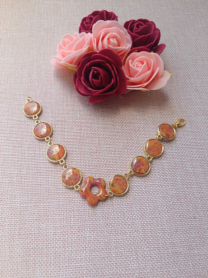 Bracelet doré & perles marbrées orangées