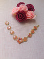 Bracelet doré & perles marbrées orangées
