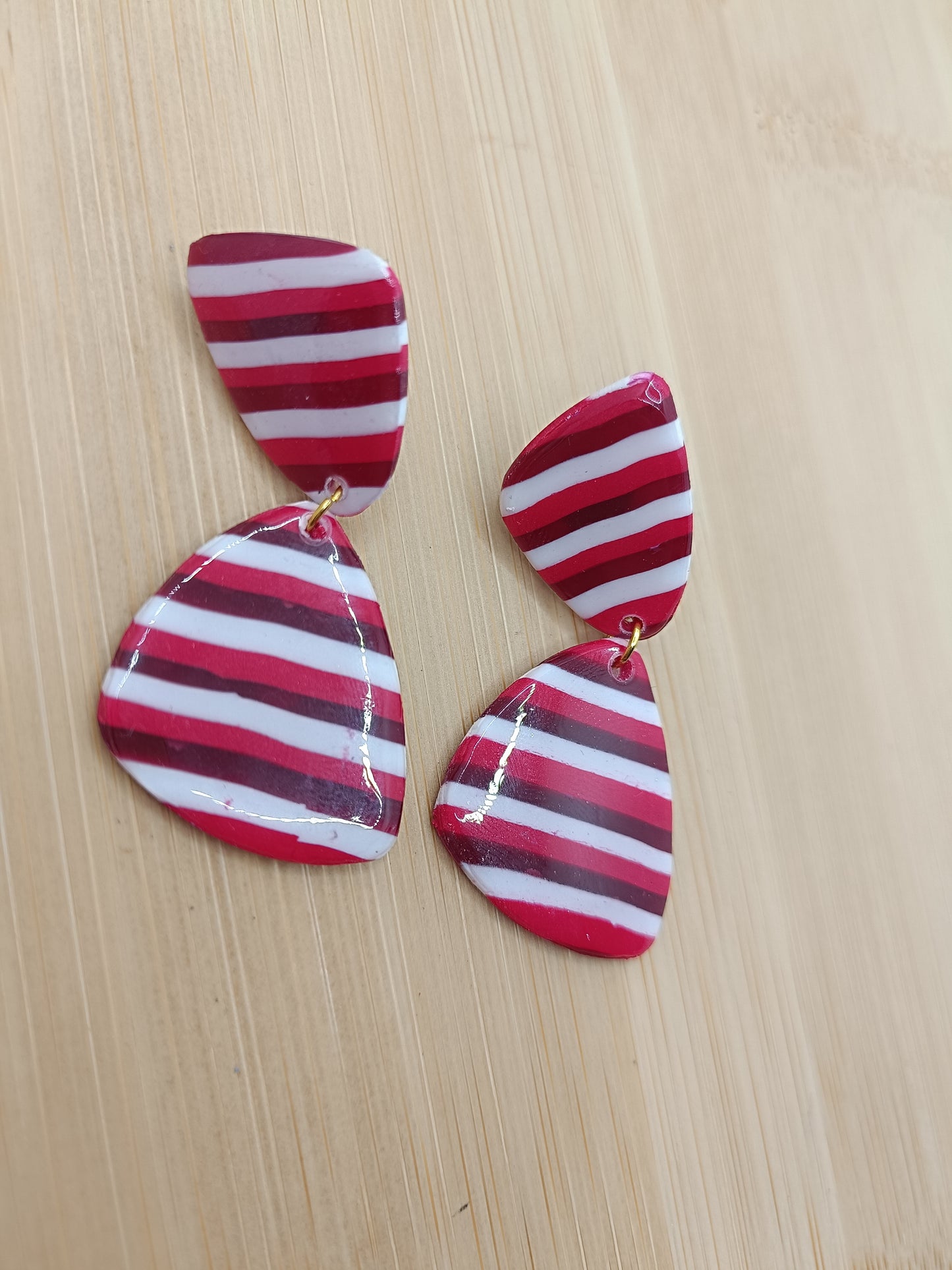 Boucles d'oreilles " Eléonore " rayé bordeaux/rouge et blanche