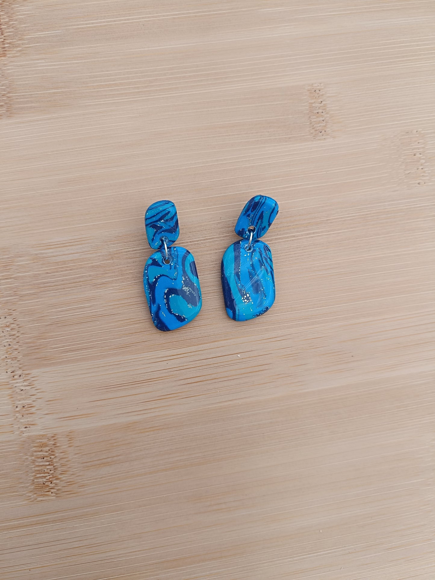 Boucles d'oreilles " nora " bleu profond et argenté