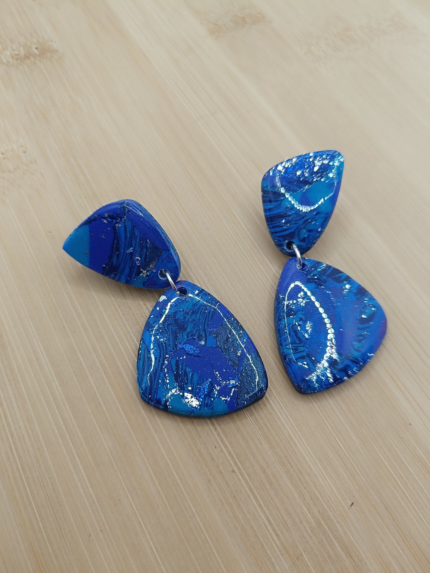 Boucles d'oreilles " Eléonore " bleu océan et argenté