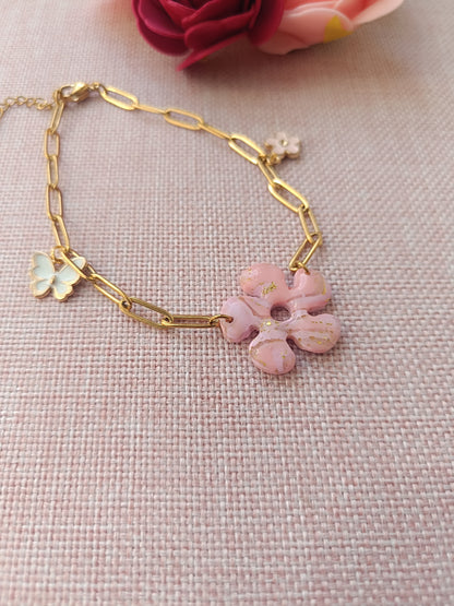 Bracelet chaîne dorée & fleur rose poudrée