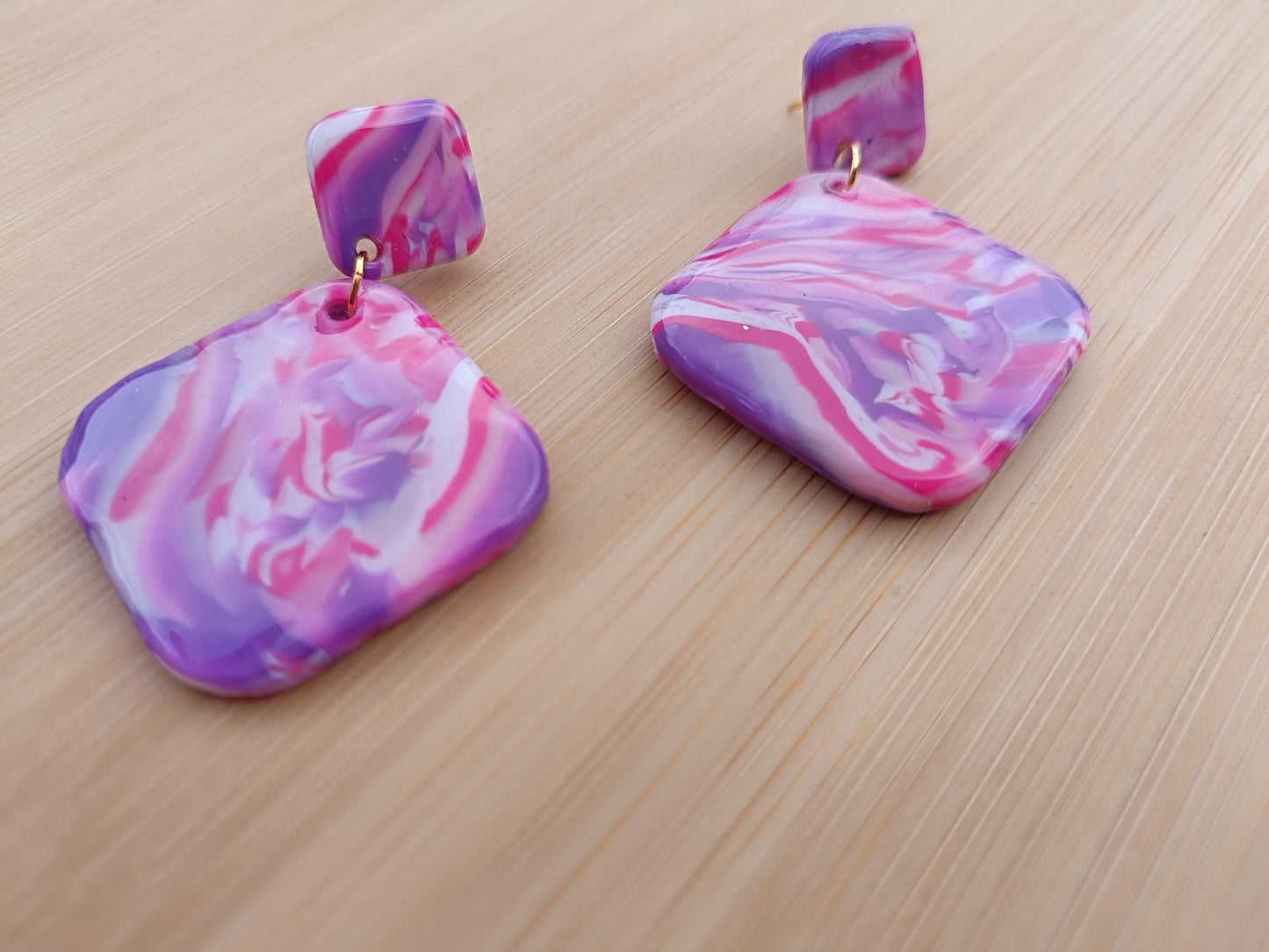 Boucles d'oreilles " alya " marbré rose, violette et blanche