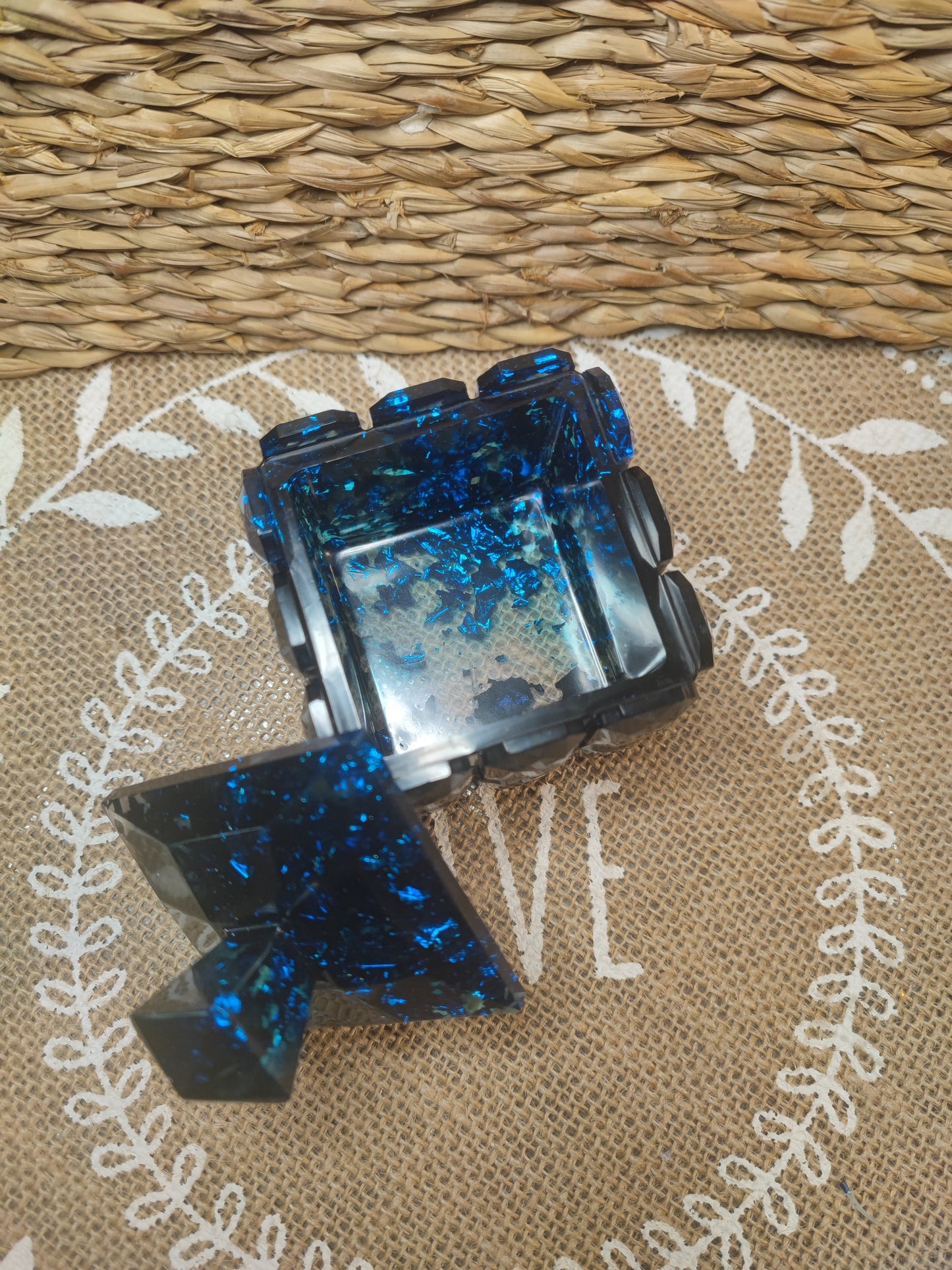 boite à bijoux diamant avec feuille bleu et noir résine epoxy