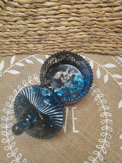 boite à bijoux pion avec feuille bleu et noir résine epoxy