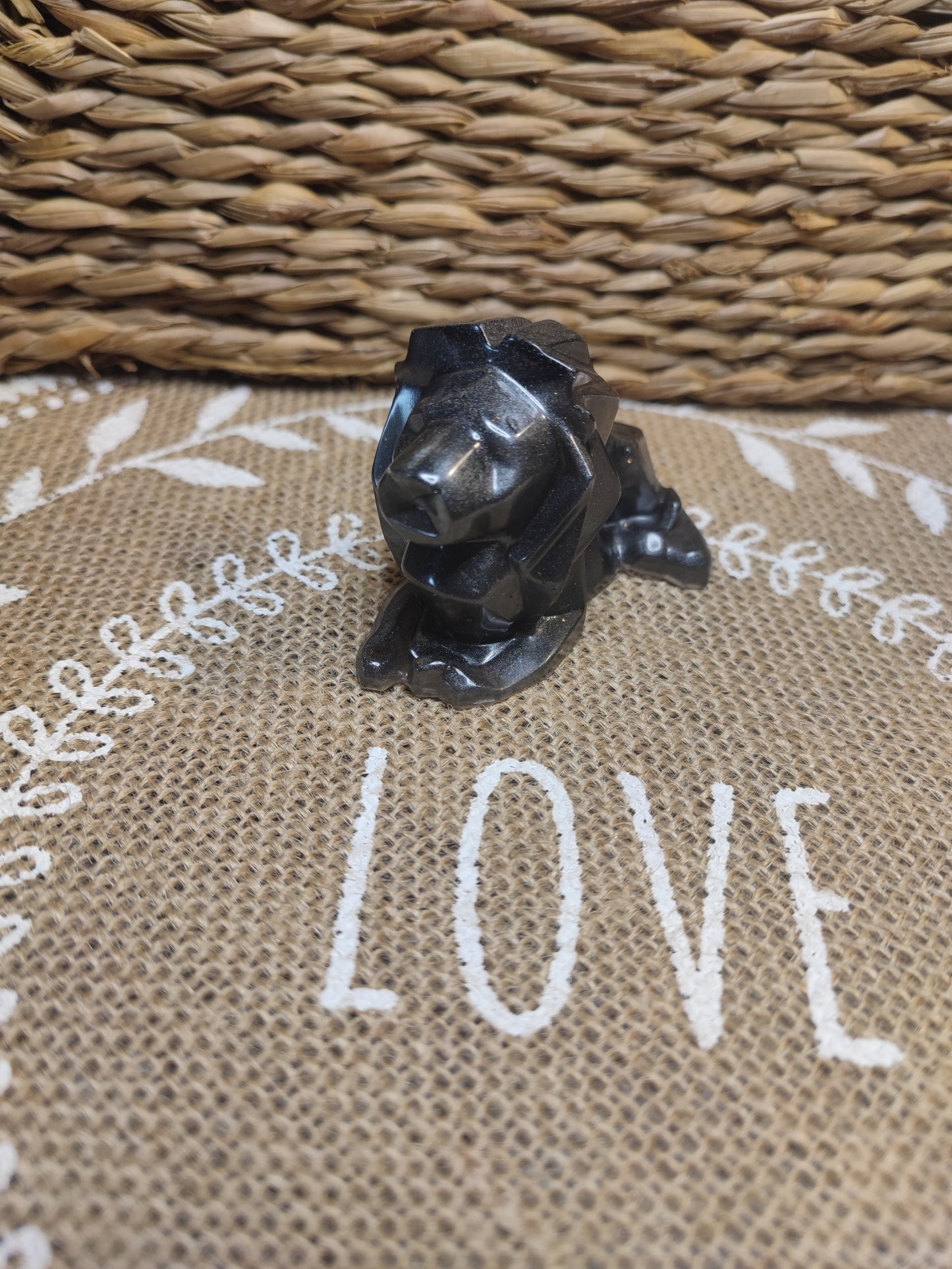 figurine lion grise foncé résine epoxy