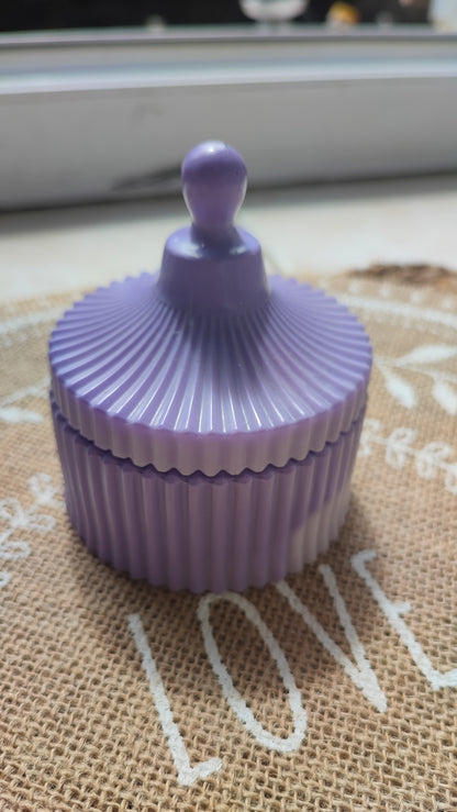 boite à bijoux en résine epoxy lila et blanche pastel