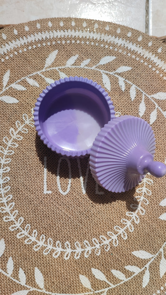 boite à bijoux en résine epoxy lila et blanche pastel